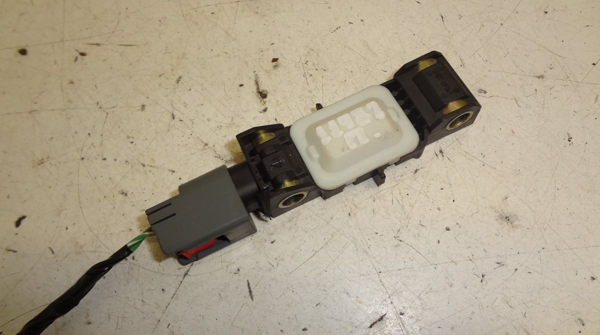 Jeep Grand Cherokee (WK) Airbag impact sensor — right Airbag impact sensor — right — JEEP GRAND CHERO...