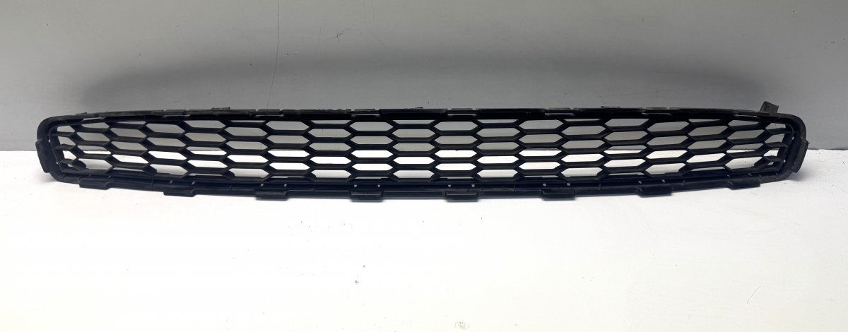 Nissan Leaf Centre front bumper grille Centre front bumper grille — NISSAN LEAF I (ZE0...