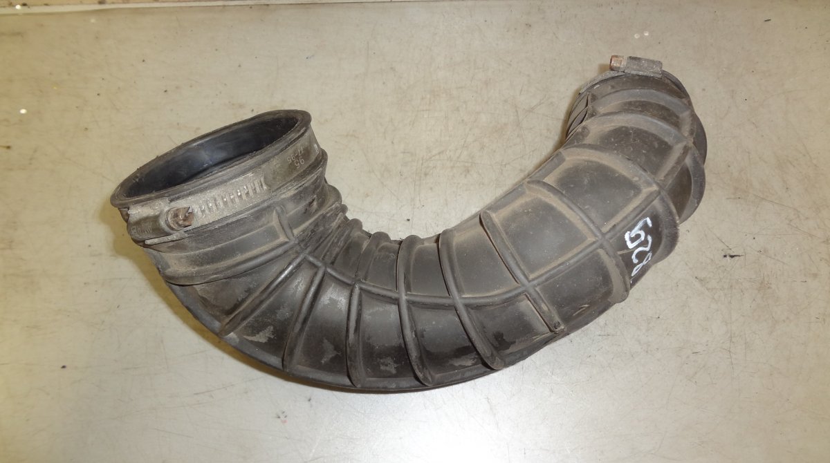 Volvo V70 Air intake resonator pipe Air intake resonator pipe — VOLVO V70 II / XC70...