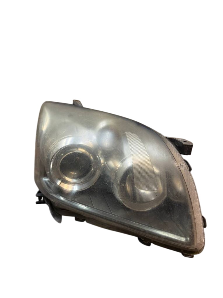Toyota Avensis (T25) Right headlight Right headlight — TOYOTA AVENSIS (T250) (2003-2...