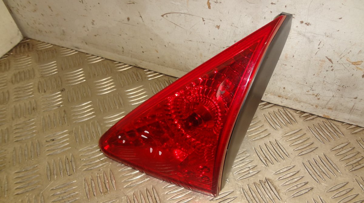 Peugeot 3008 Inner tail light — right Inner tail light — right — PEUGEOT 3008 I (T84)...
