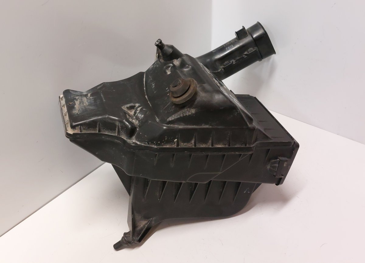 Nissan Tiida Air filter housing Air filter housing — NISSAN TIIDA I / VERSA (C1...