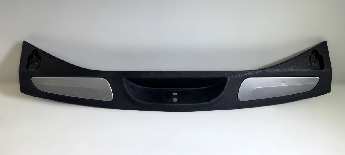 Jeep Grand Cherokee (WK) Boot loading sill trim Boot loading sill trim — JEEP GRAND CHEROKEE IV...