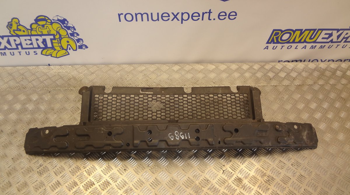 Chrysler Grand Voyager / Town & Country Centre front bumper grille Centre front bumper grille — CHRYSLER VOYAGER V...