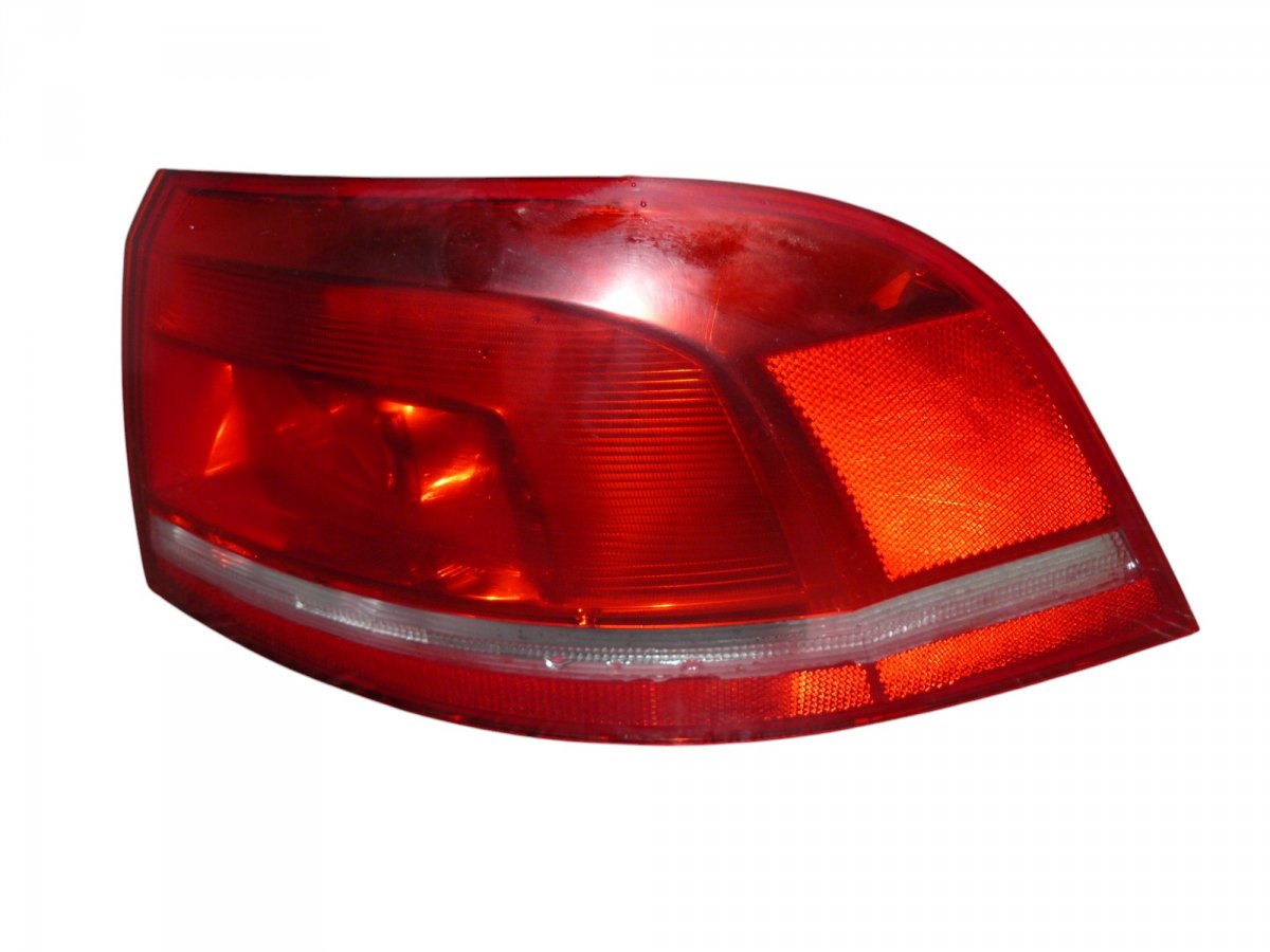 Volkswagen Passat (B7) Right Rear Light Right rear light — VW PASSAT B7 / ALLTRACK (201...