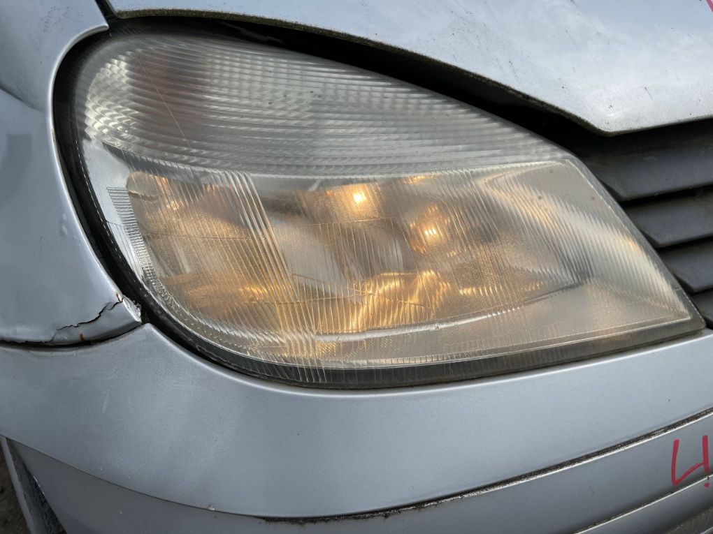 Mercedes-Benz Vaneo (W414) Right headlight Right headlight — MERCEDES-BENZ VANEO (W414) (2...