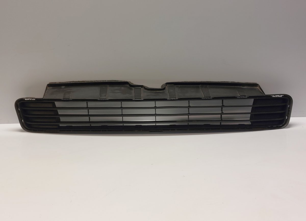 Toyota Prius Centre front bumper grille Centre front bumper grille — TOYOTA PRIUS III (...