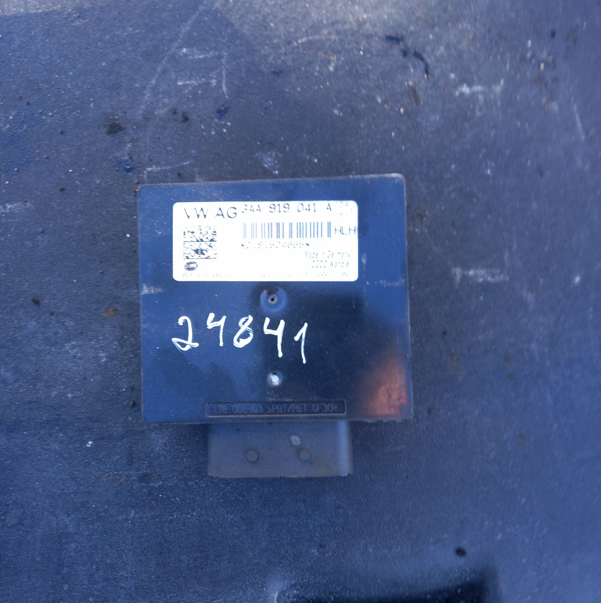 Volkswagen Transporter (T5, Caravelle, Multivan) Battery control unit Battery control unit — VW TRANSPORTER T5 / MULT...