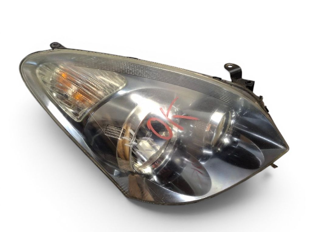 Toyota Corolla Verso Right headlight Right headlight — TOYOTA COROLLA Verso II (AR10...