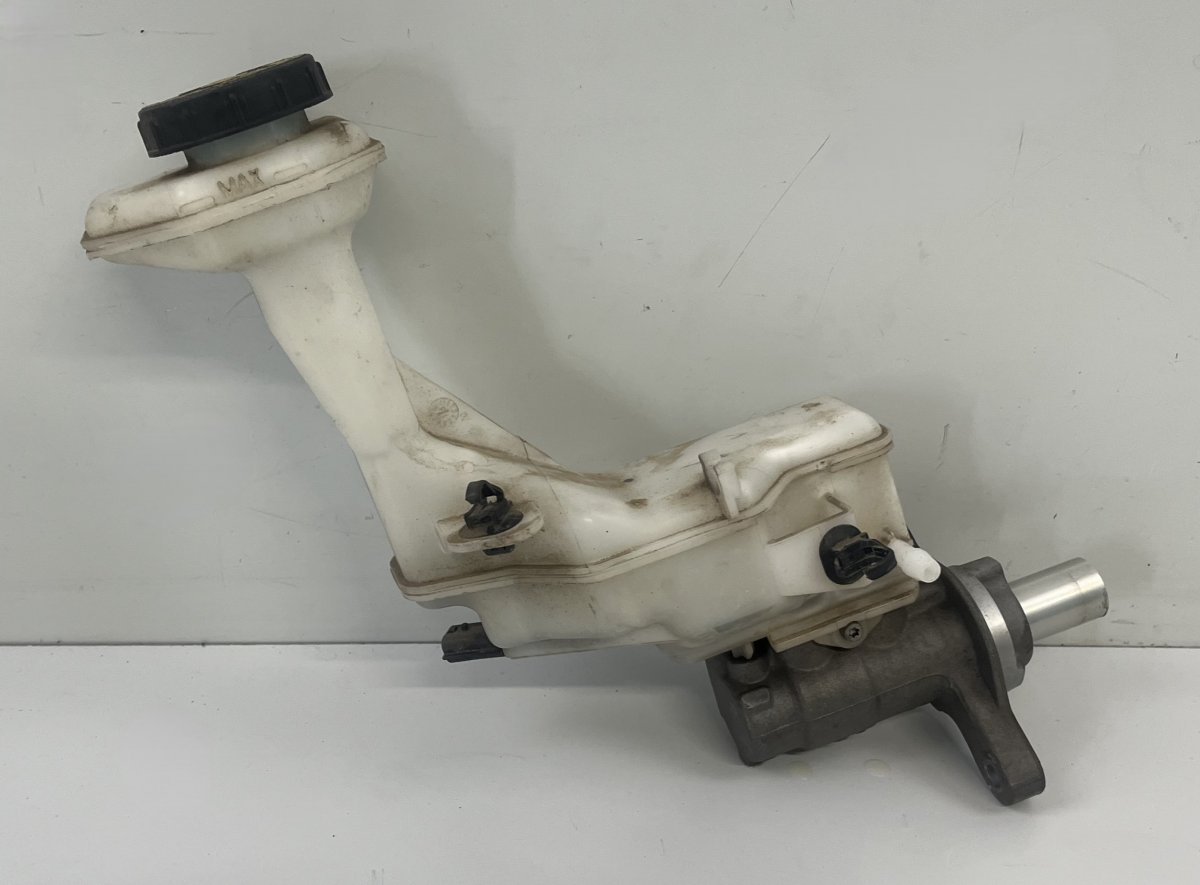 Nissan X-Trail / Rogue jarrupääsylinteri Brake master cylinder — NISSAN X-TRAIL III (T32...