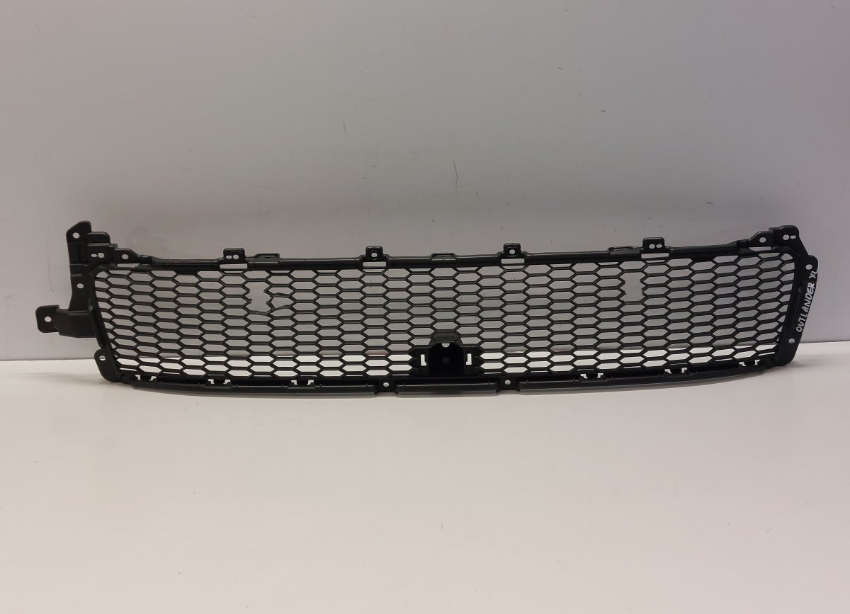 Mitsubishi Outlander Centre front bumper grille Centre front bumper grille — MITSUBISHI OUTLAND...