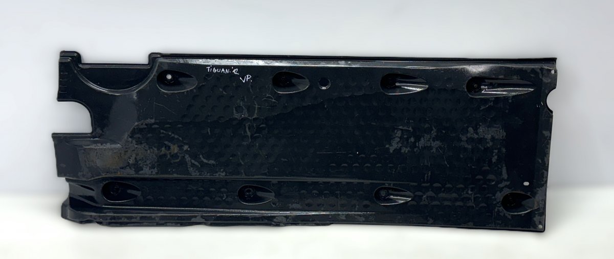 Volkswagen Tiguan Body splash shield — left