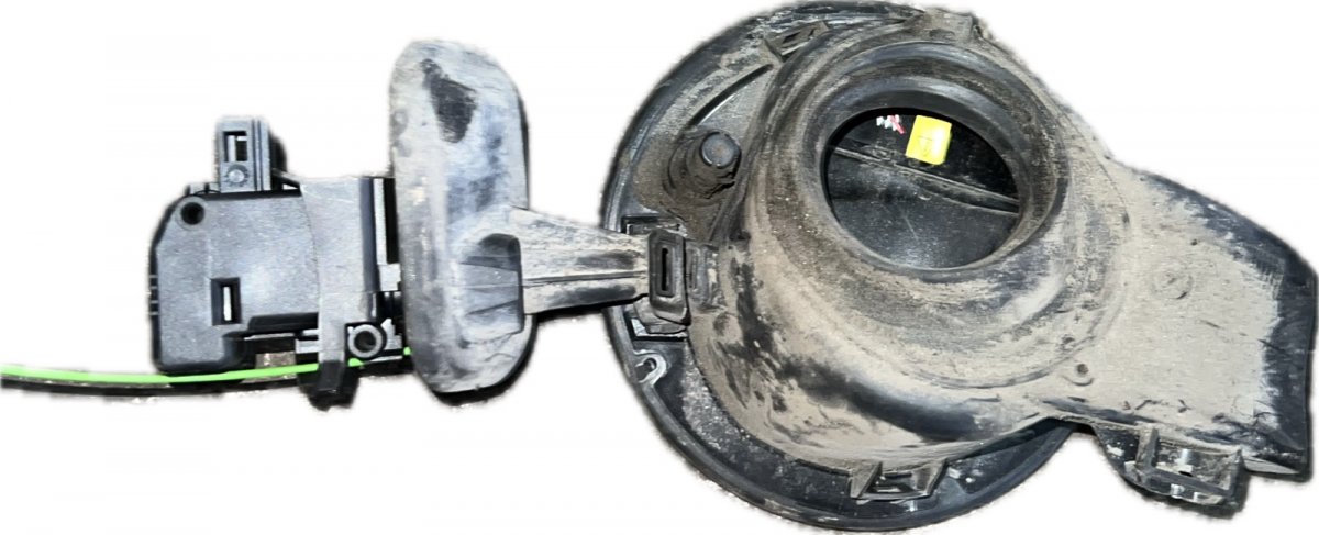 Volvo V40 Fuel filler flap Fuel filler flap — VOLVO V40 (2012-2019) — 3141...