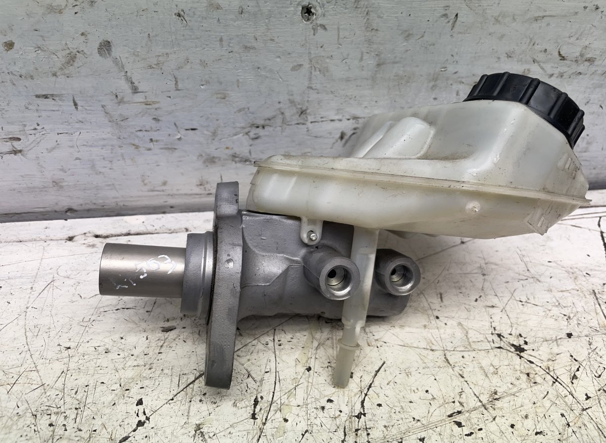Volvo S60 brake master cylinder Brake master cylinder — VOLVO S60 II / V60 I (2...