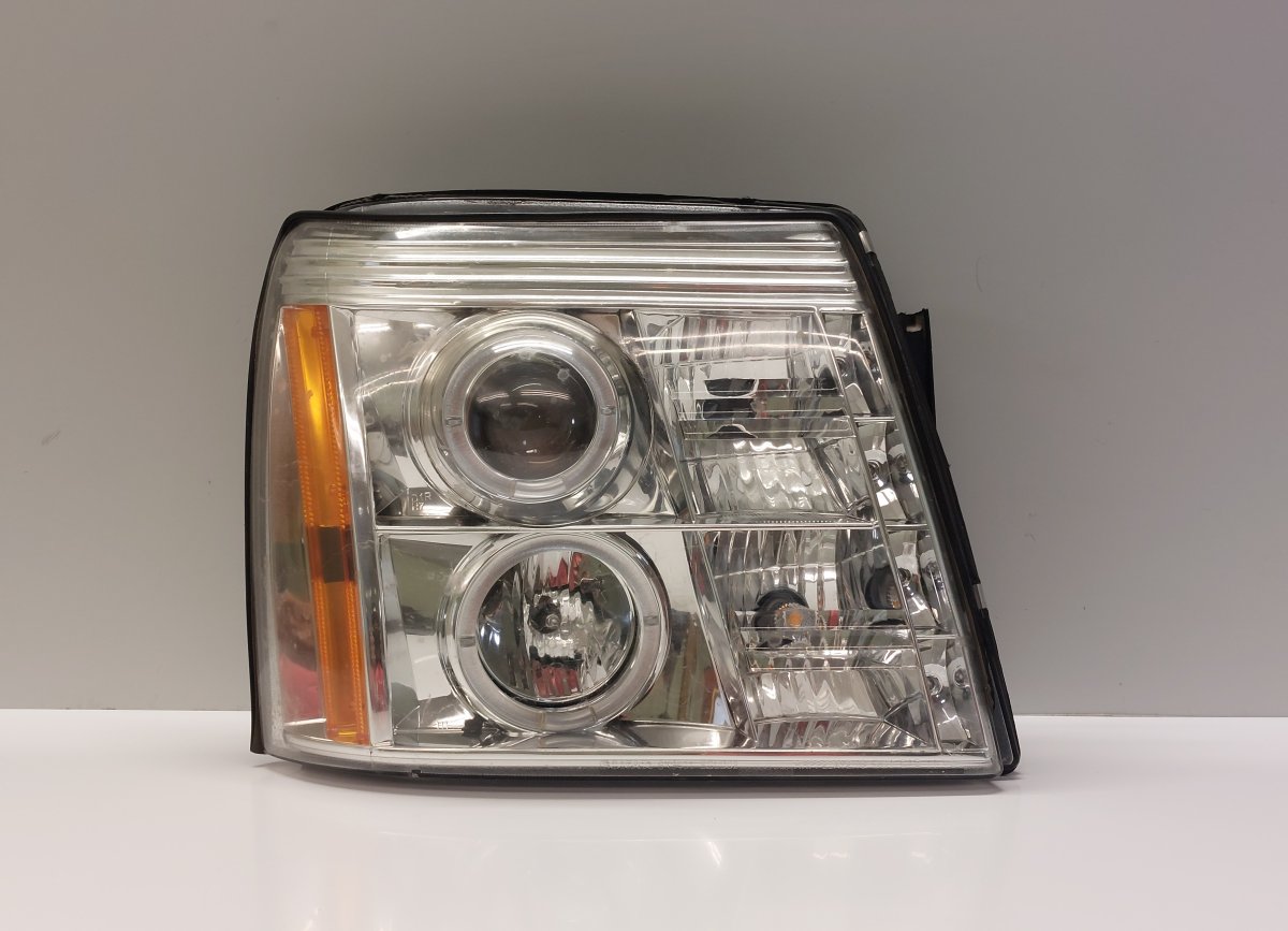 Cadillac Escalade Right headlight Right headlight — CADILLAC ESCALADE (1998-2006)...