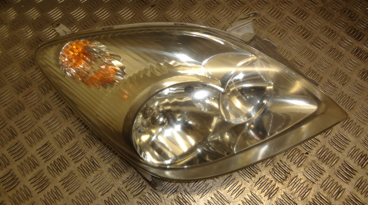 Toyota Corolla Verso Right headlight Right headlight — TOYOTA COROLLA Verso I (E120)...