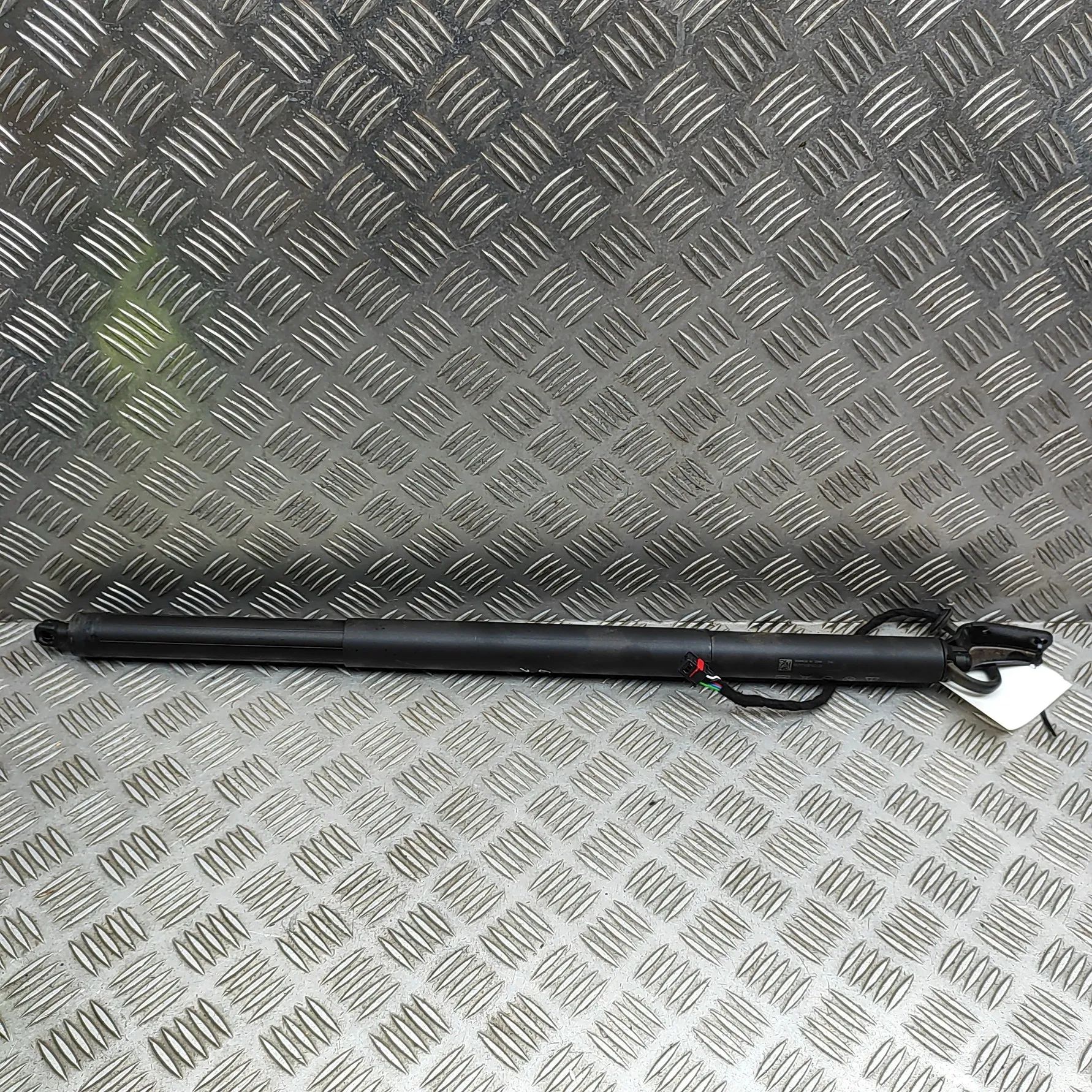 Porsche Cayenne Left Side Tailgate Gas Strut Left Side Tailgate Gas Strut — PORSCHE CAYENNE ...