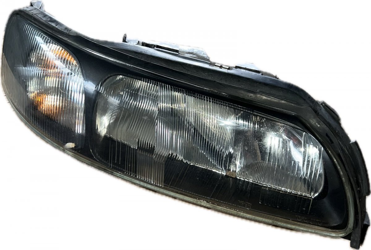 Volvo V70 Right headlight Right headlight — VOLVO V70 II / XC70 I (P80) (...