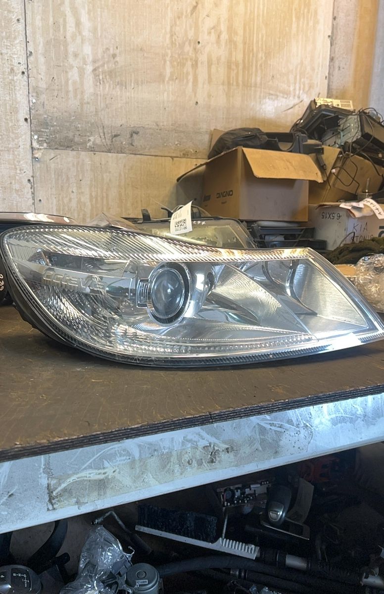 Skoda Octavia Right headlight Right headlight — SKODA OCTAVIA II (1Z) (2004-2...