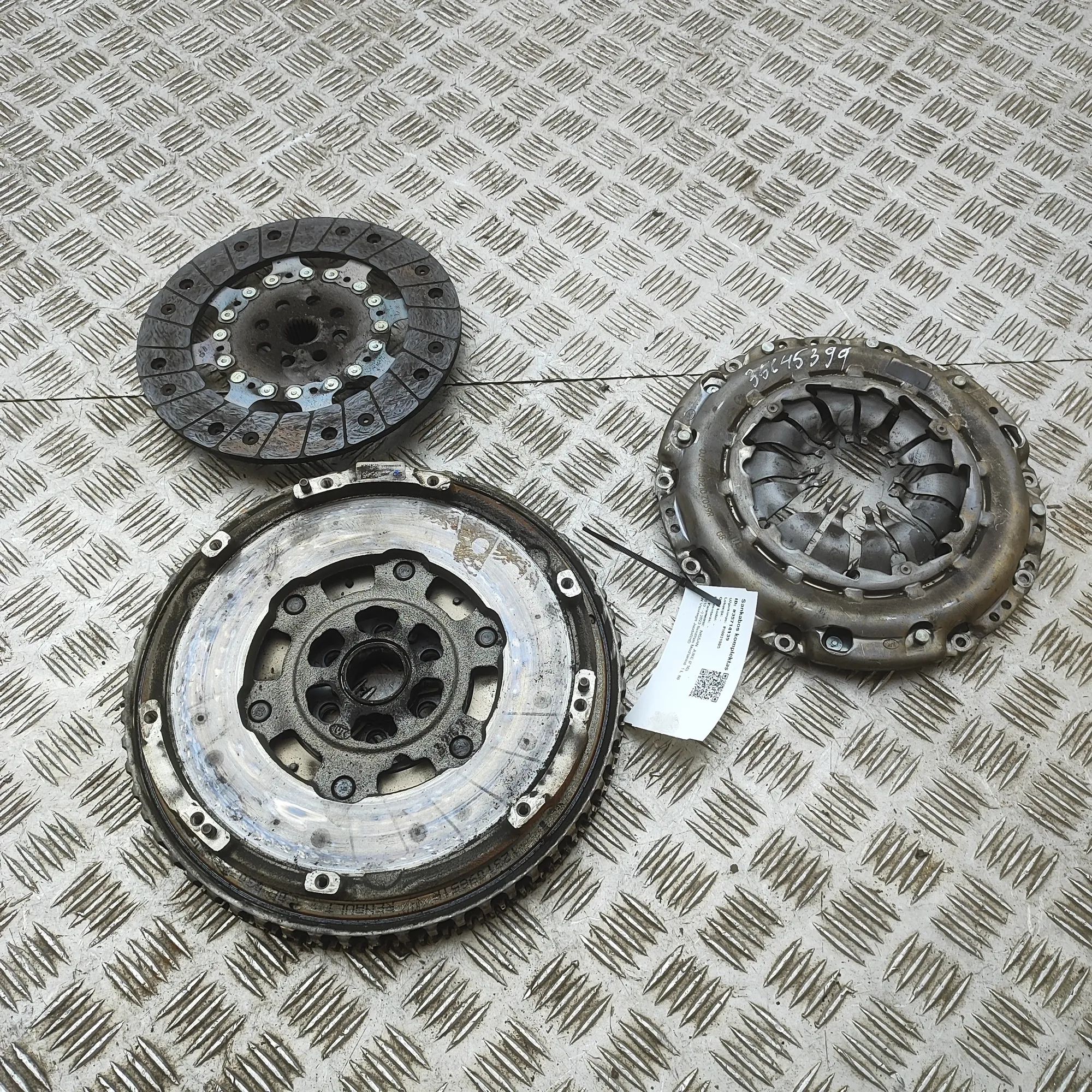 Nissan Juke kytkinsarja Clutch kit — NISSAN JUKE (F16) (2019-...) — 302...
