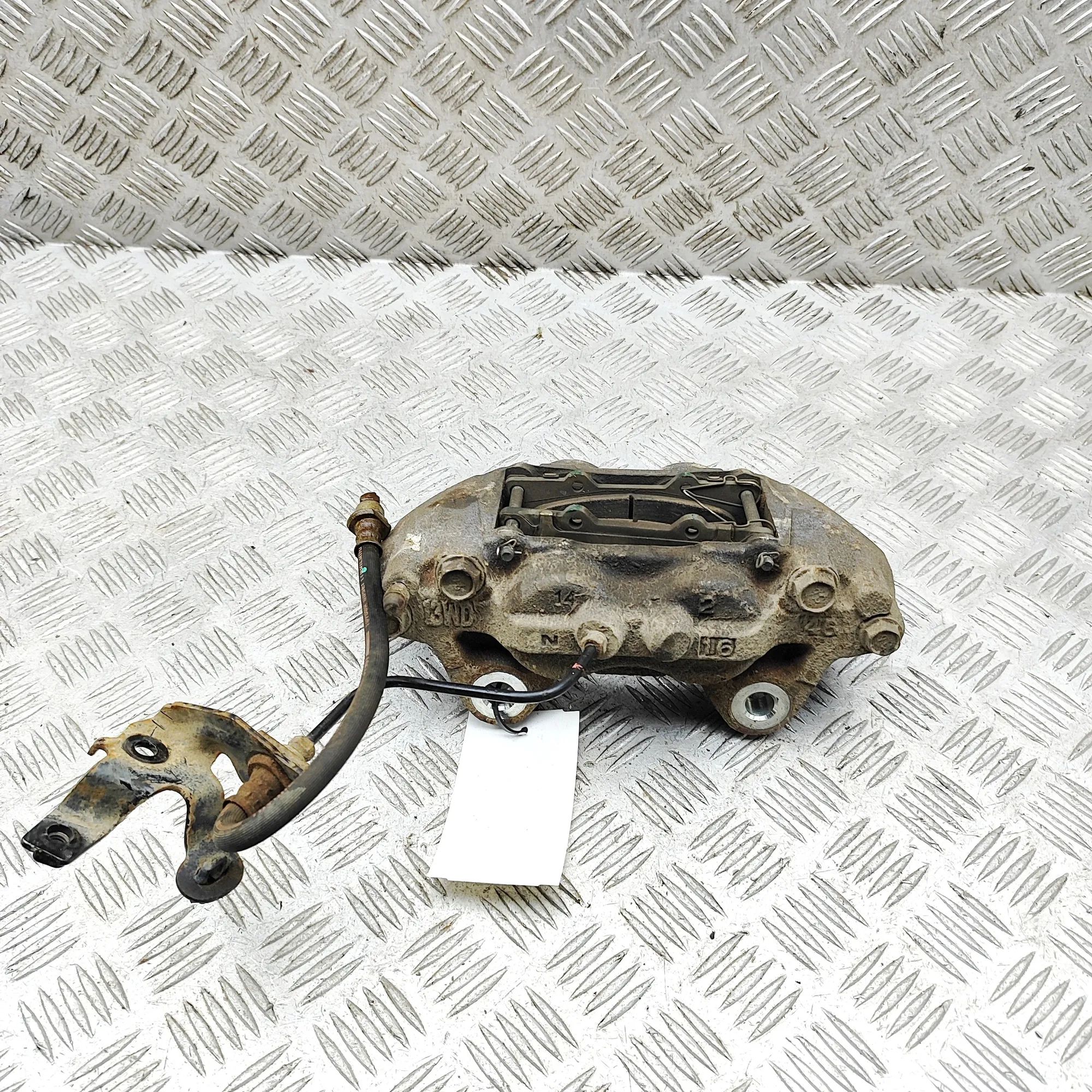 Toyota Hilux Brake caliper — front right Brake caliper — front right — TOYOTA HILUX (VII...