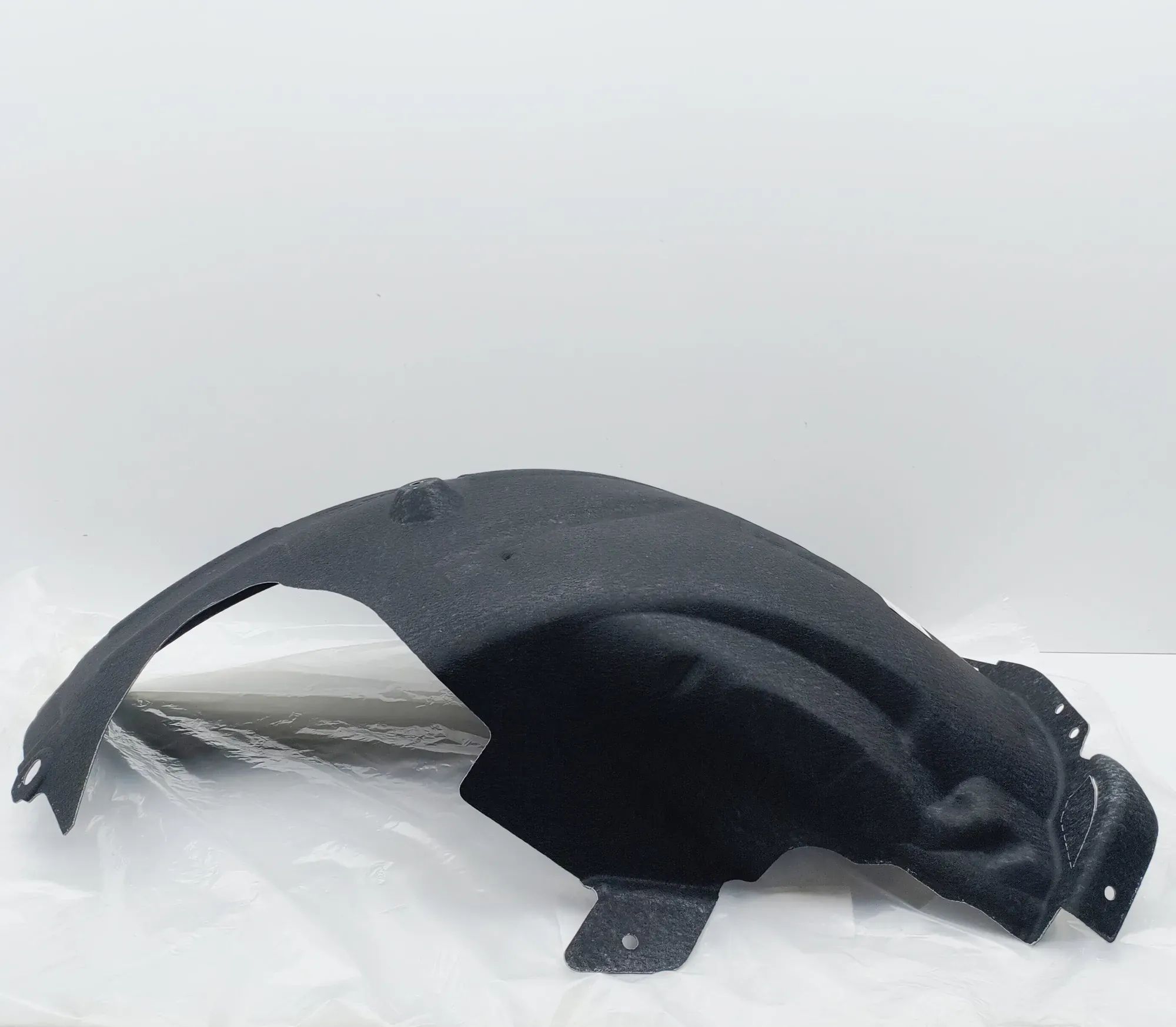 Land Rover Range Rover (L405) Wheel arch liner — front — right — rear section Wheel arch liner — front — right — rear section...