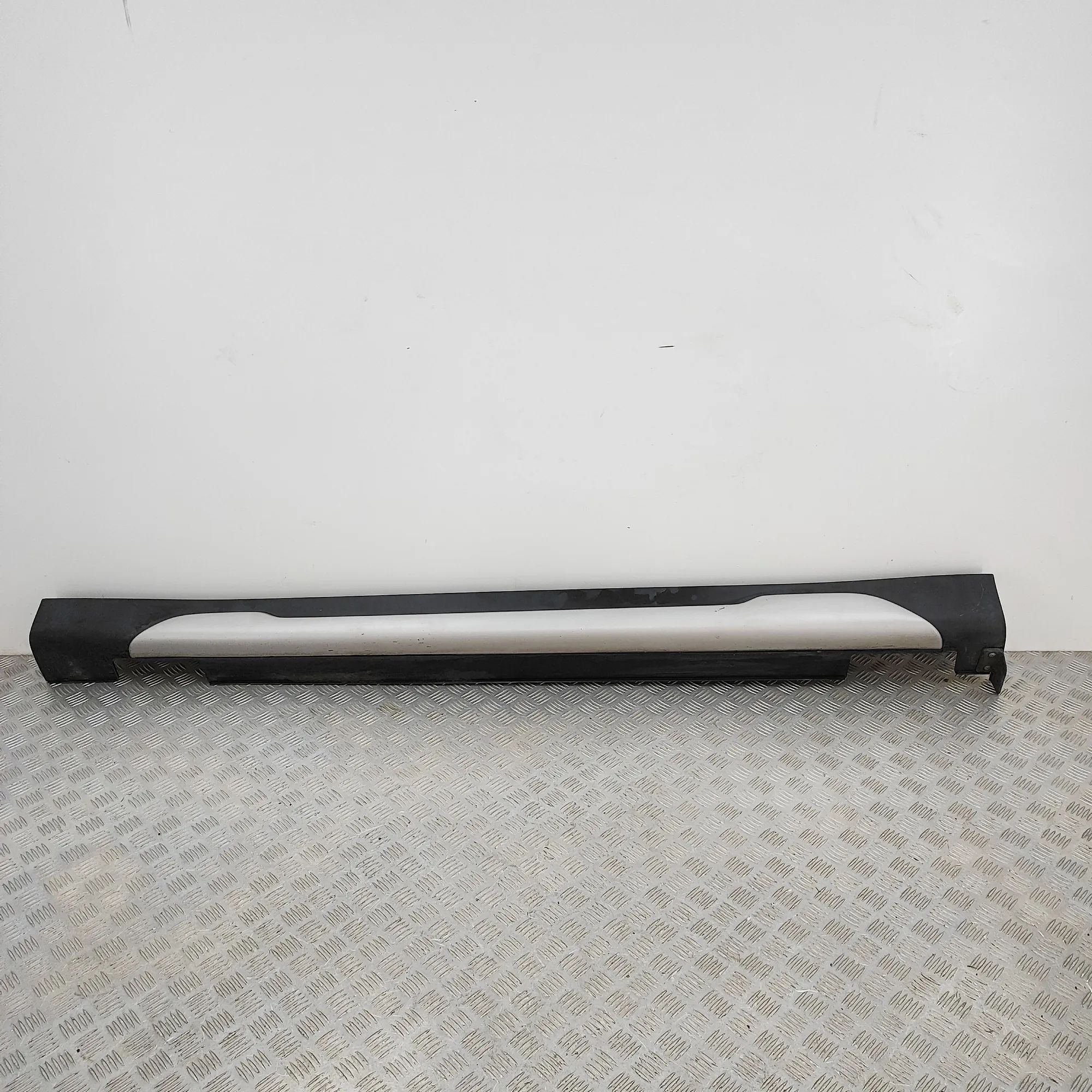 Kia Soul Left Side Plastic Sideskirt Cover Left Side Plastic Sideskirt Cover — KIA SOUL (I...