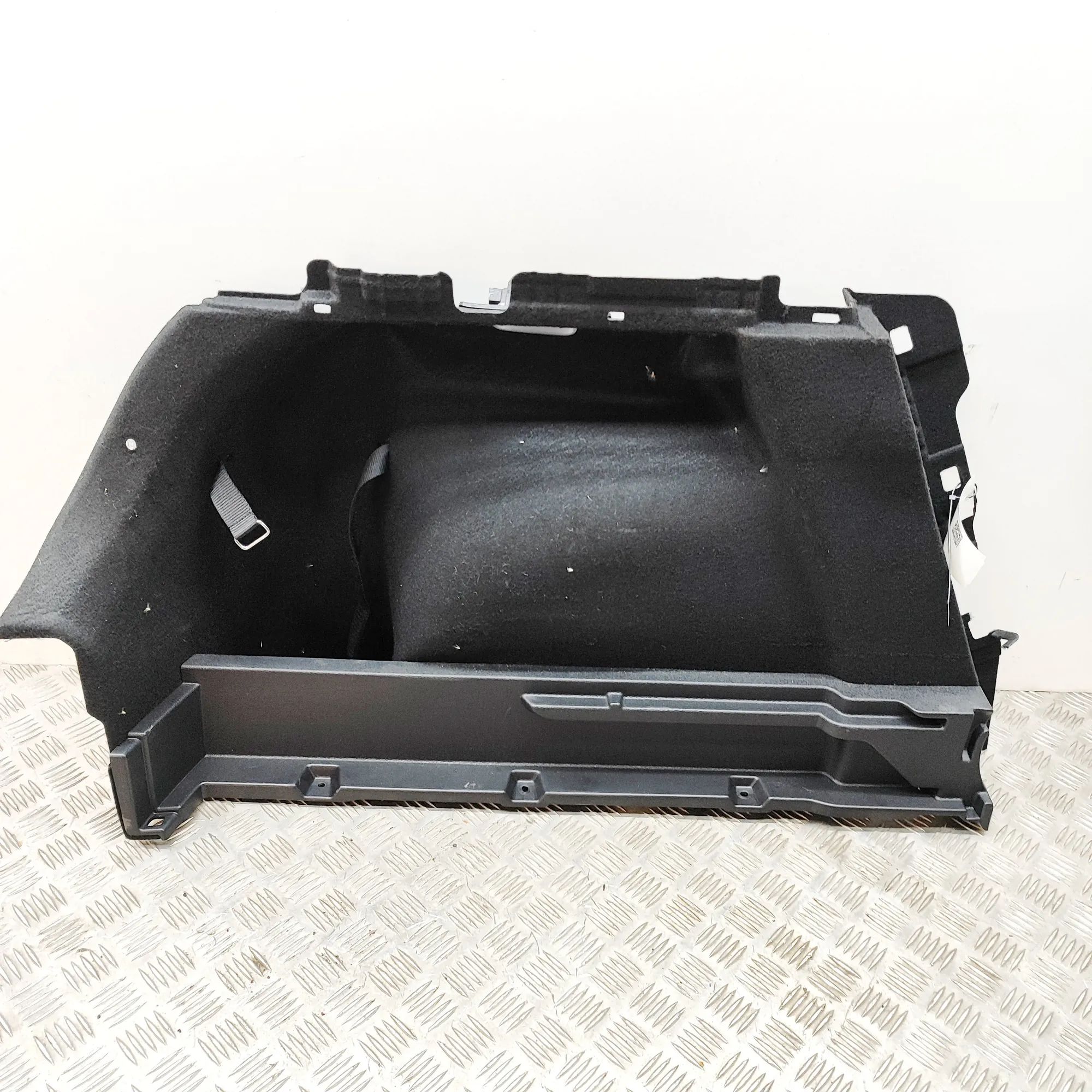 Kia Ceed (CD) Left Side Trunk Trim Left Side Trunk Trim — KIA XCEED (CD) (2020-......