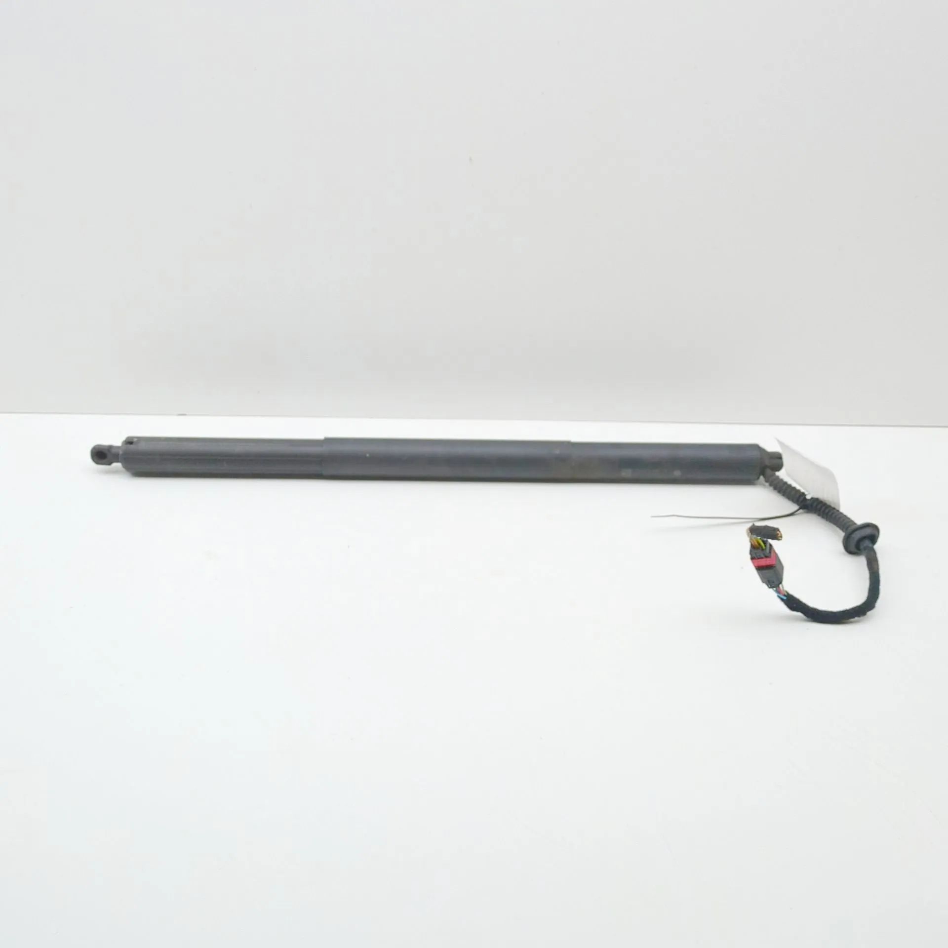 Volkswagen Touareg Right Side Tailgate Gas Strut Right Side Tailgate Gas Strut — VW TOUAREG (CR7...