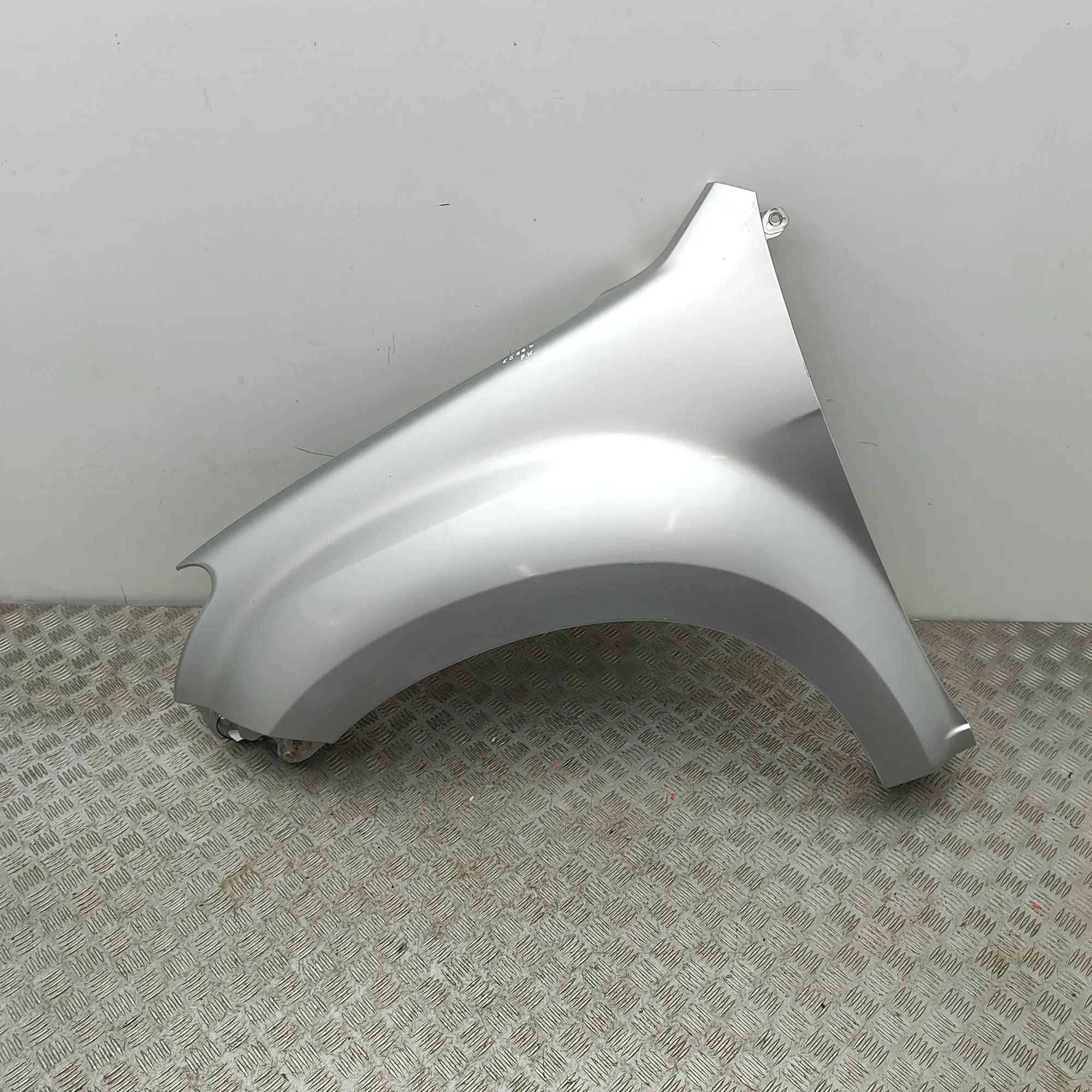 Isuzu D-Max Front Left Fender Front Left Fender — ISUZU D-MAX (II TFR, TFS) (...