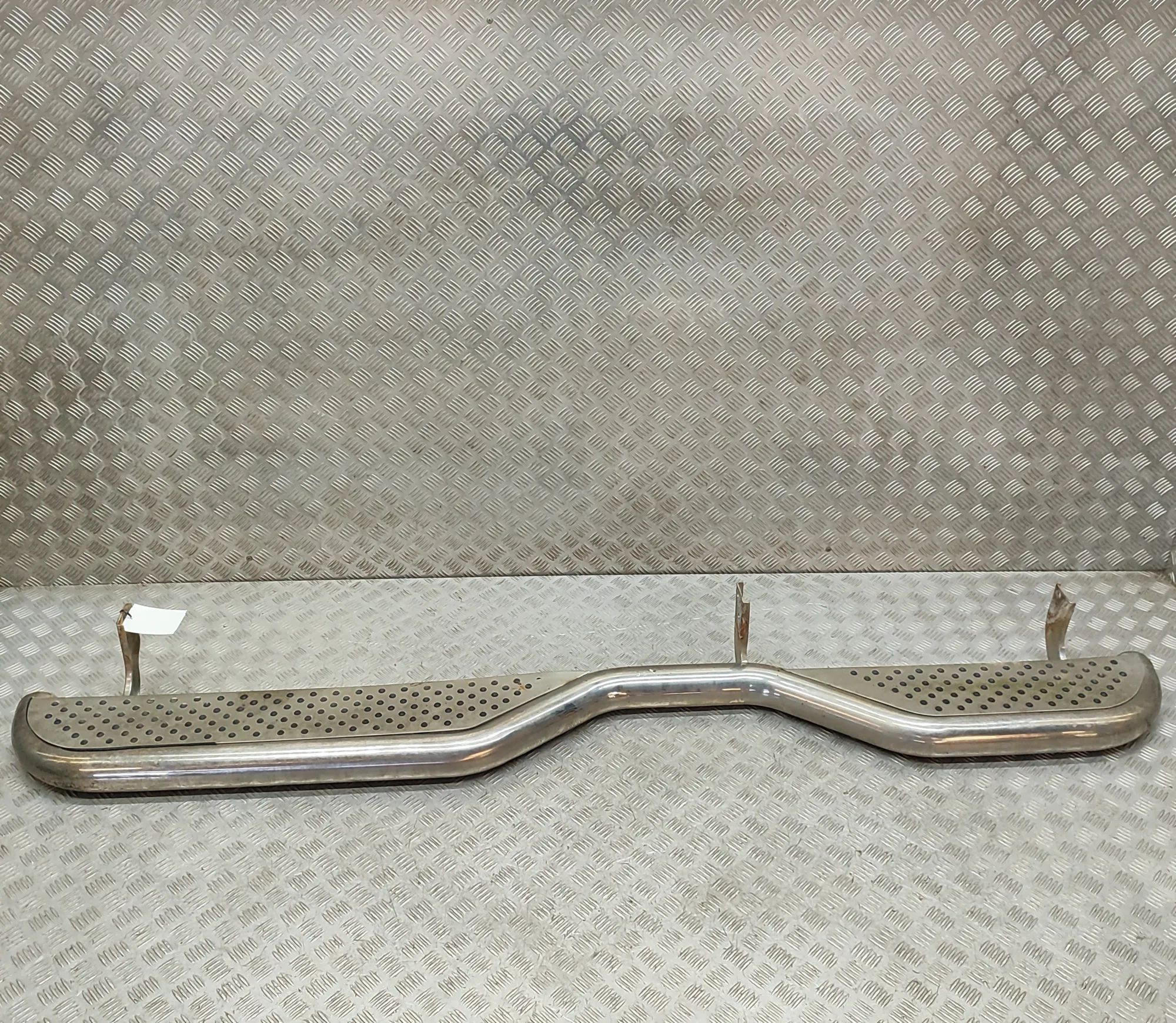 Isuzu D-Max Left Side Metalic Sideskirt Cover Left Side Metalic Sideskirt Cover — ISUZU D-MAX...