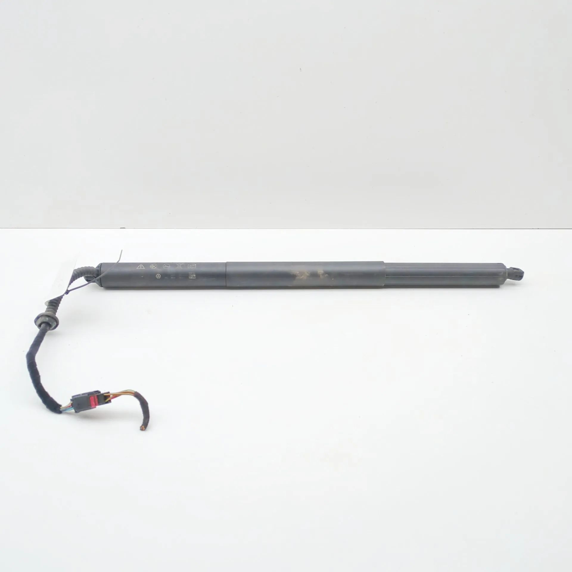 Volkswagen Touareg Left Side Tailgate Gas Strut Left Side Tailgate Gas Strut — VW TOUAREG (CR7)...