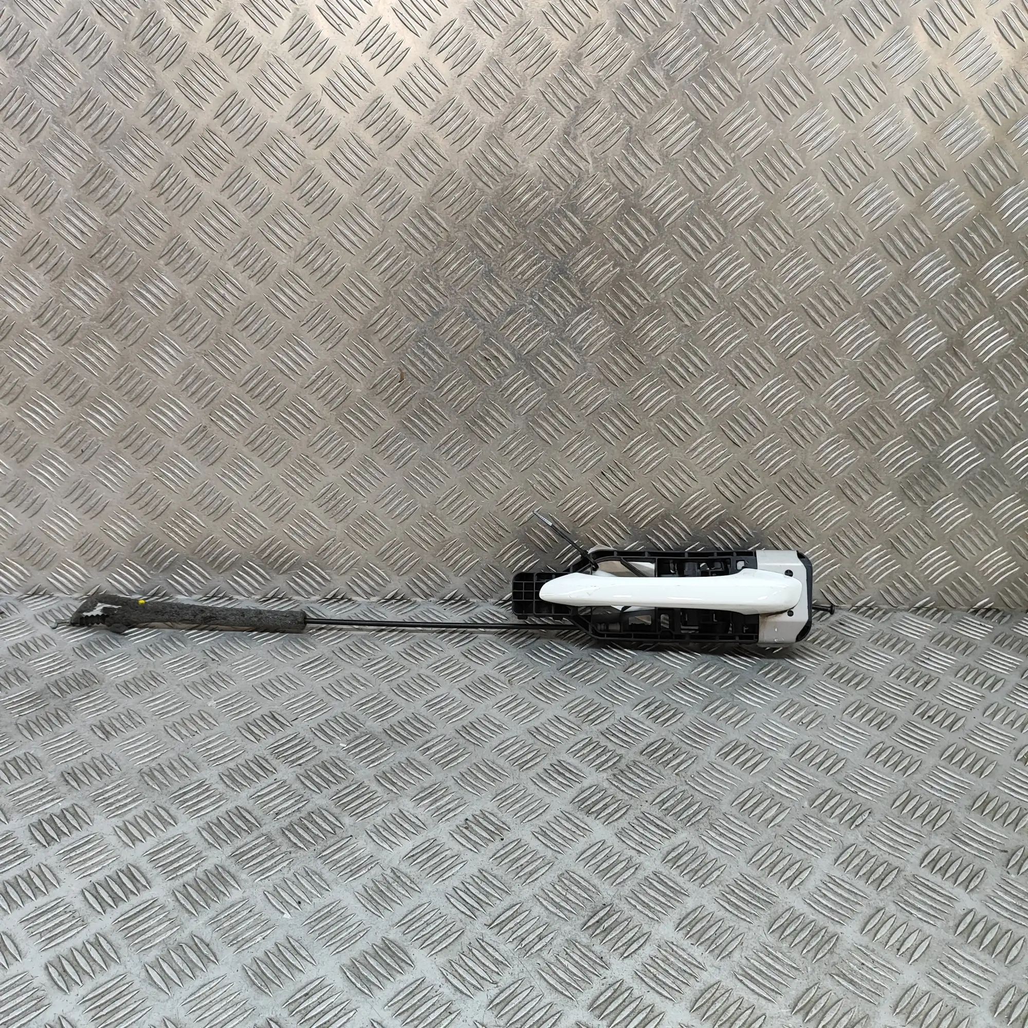 Porsche Cayenne Exterior door handle — front left Exterior door handle — front left — PORSCHE CAY...
