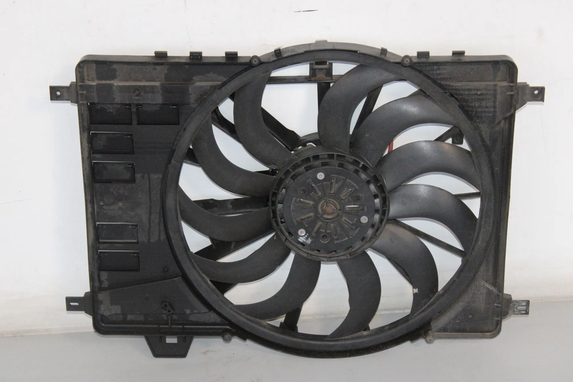 Land Rover Range Rover Evoque Engine Cooling Fan Shroud Engine Cooling Fan Shroud — LAND ROVER RANGE RO...