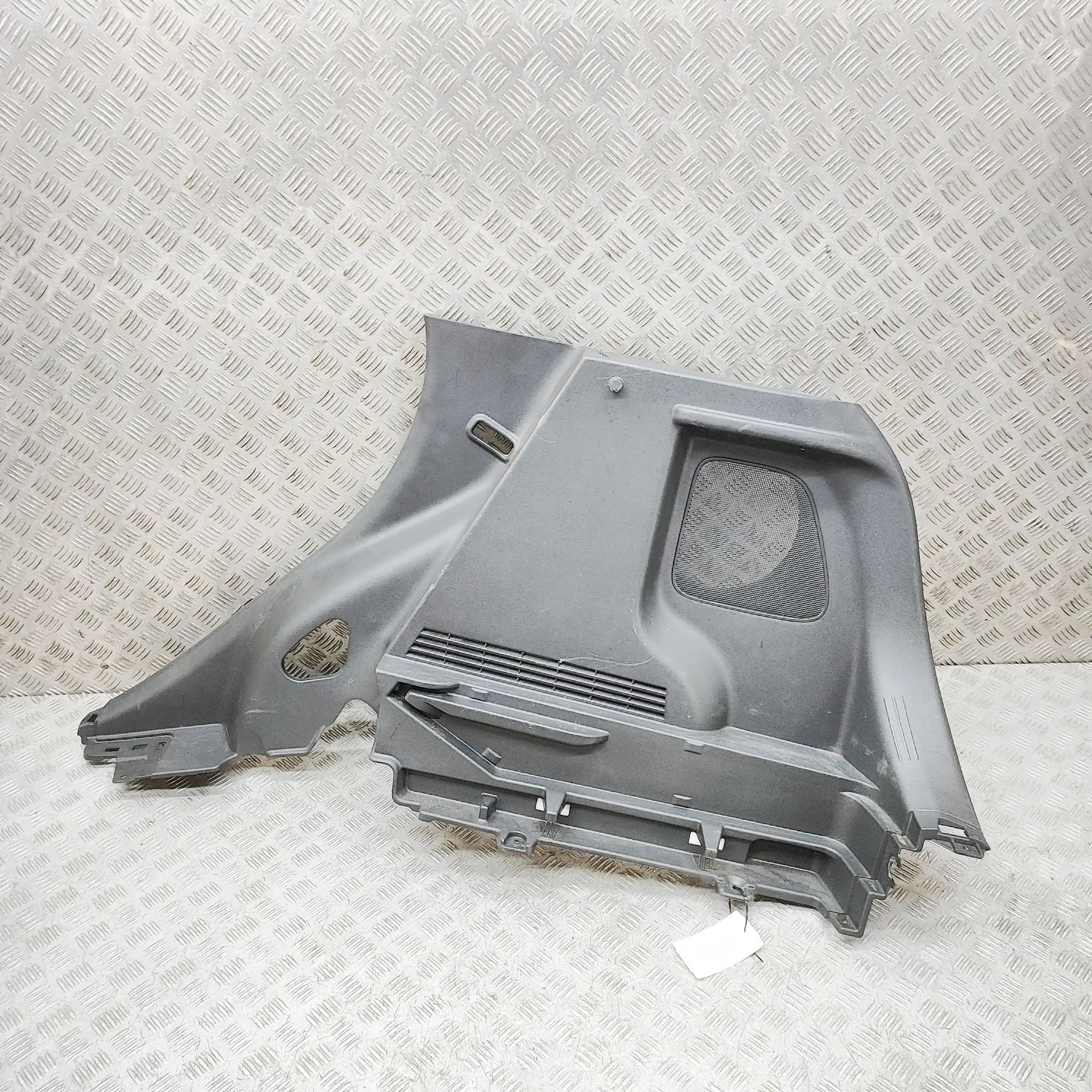 Hyundai Kona Right Side Trunk Trim Right Side Trunk Trim — HYUNDAI KONA (2017-...)...