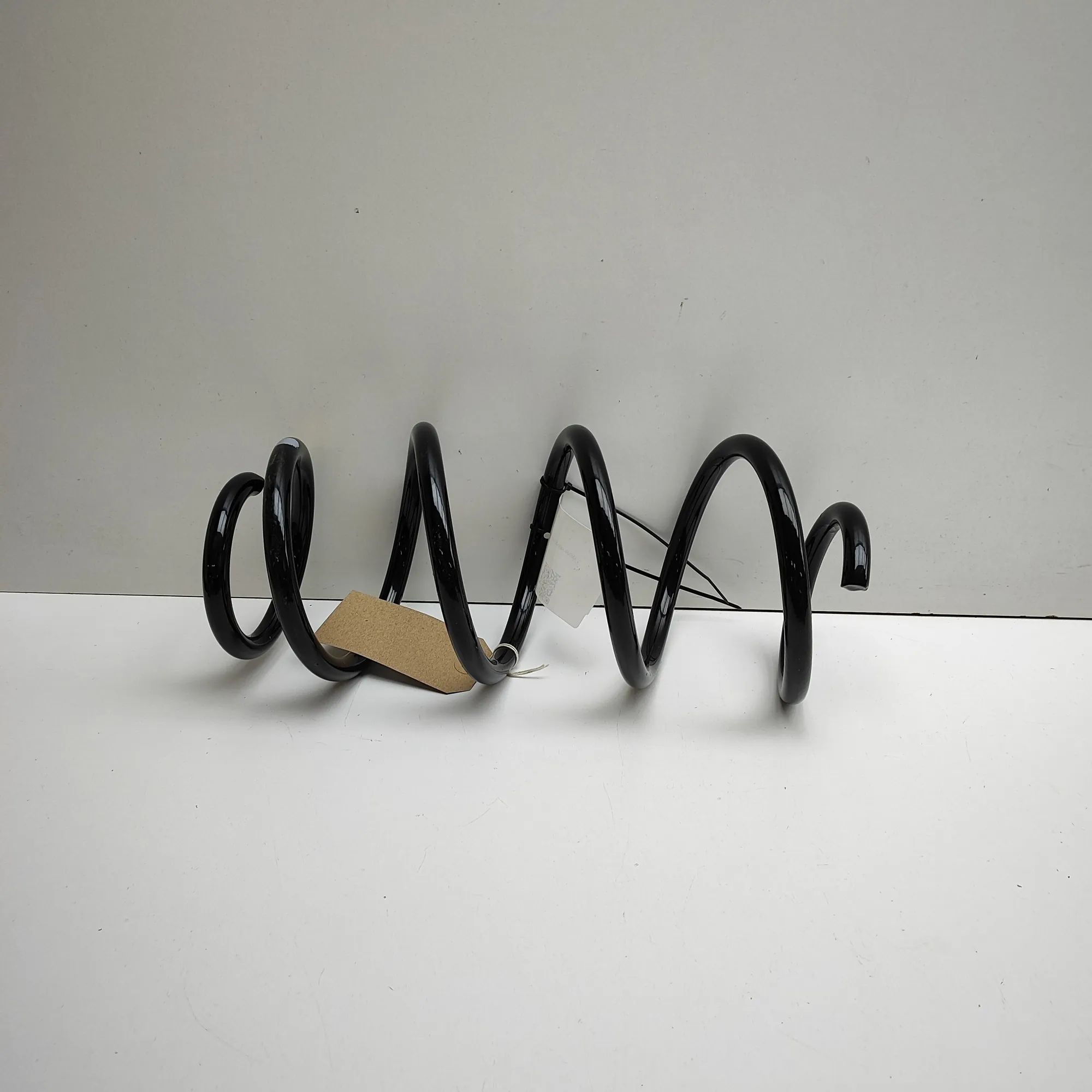 Land Rover Discovery Sport Coil spring — front right Coil spring — front right — LAND ROVER DISCOVER...