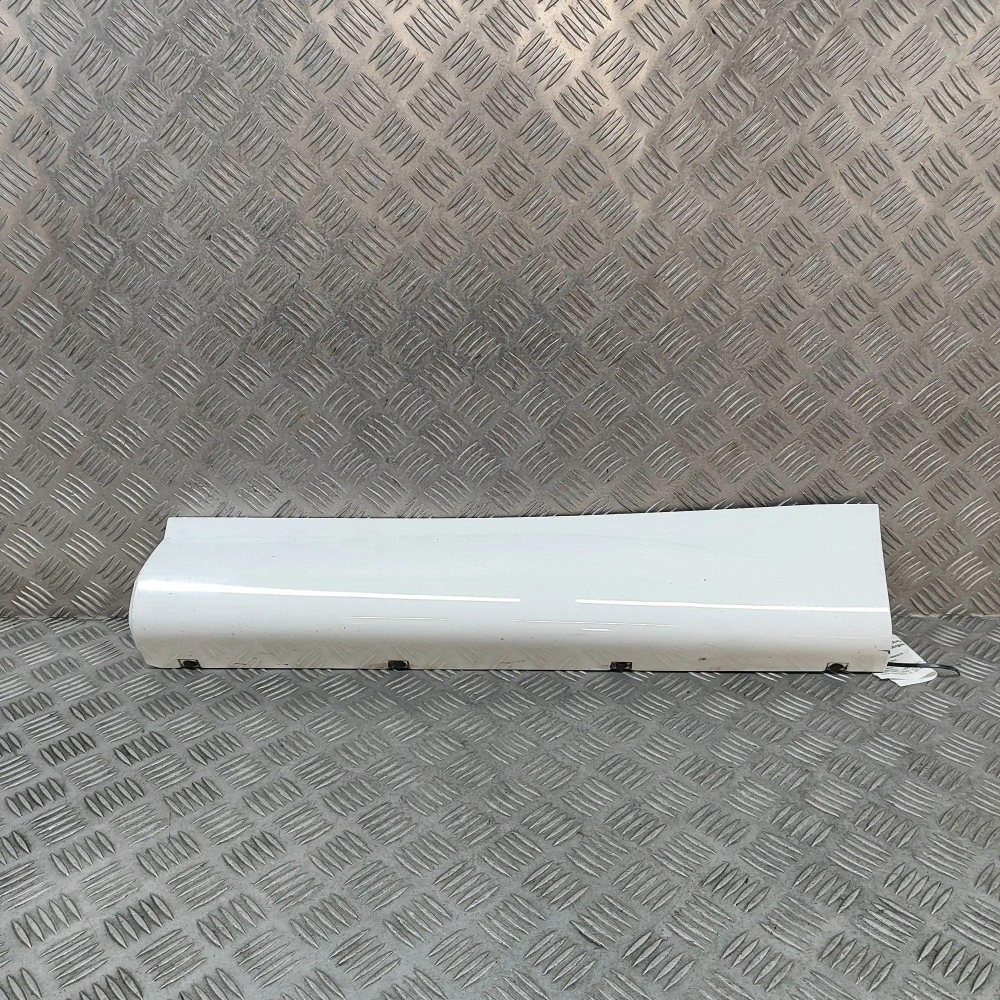 Land Rover Range Rover Sport (L461) Lower door moulding — rear left Lower door moulding — rear left — LAND ROVER RA...