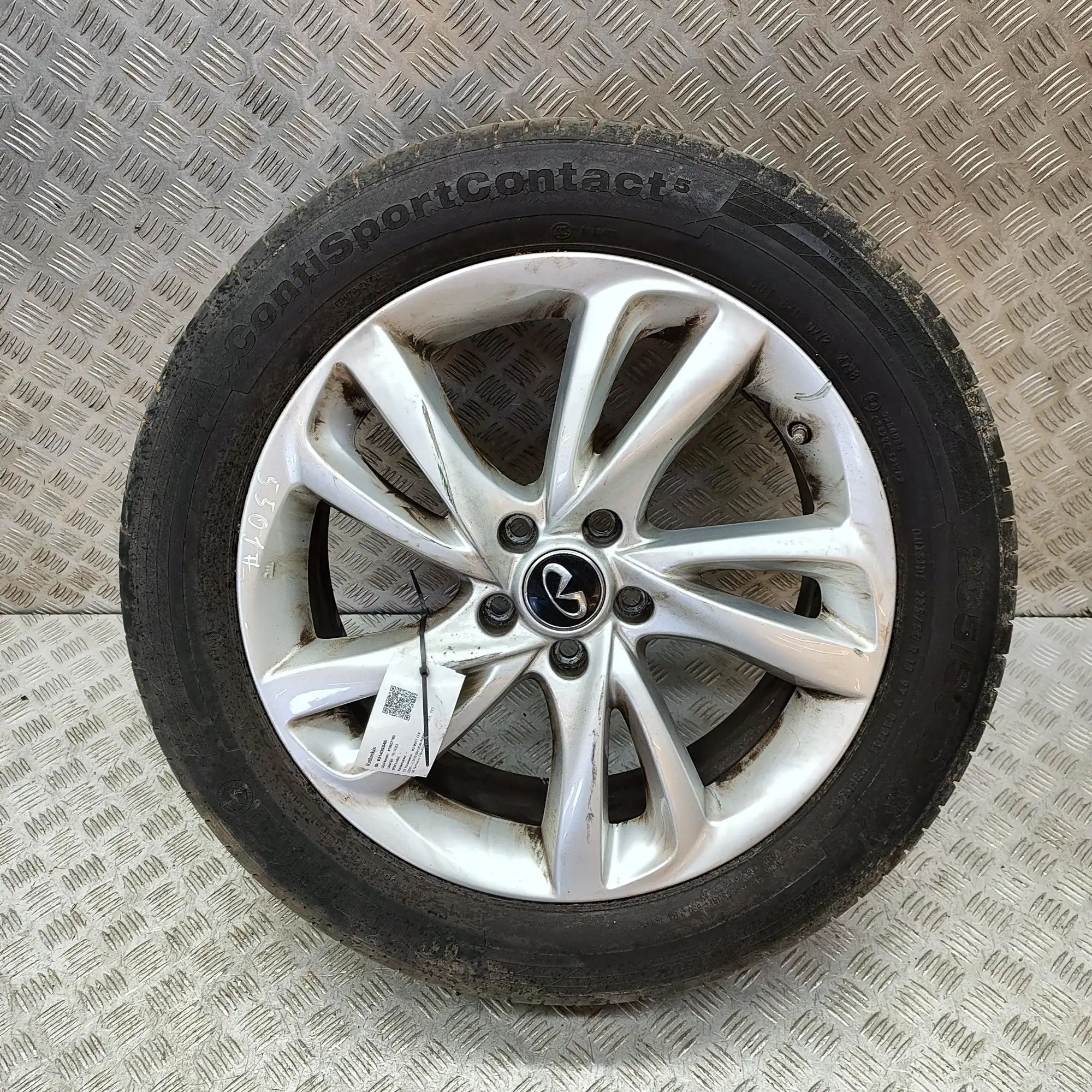 Infiniti Q30 Alloy Wheel