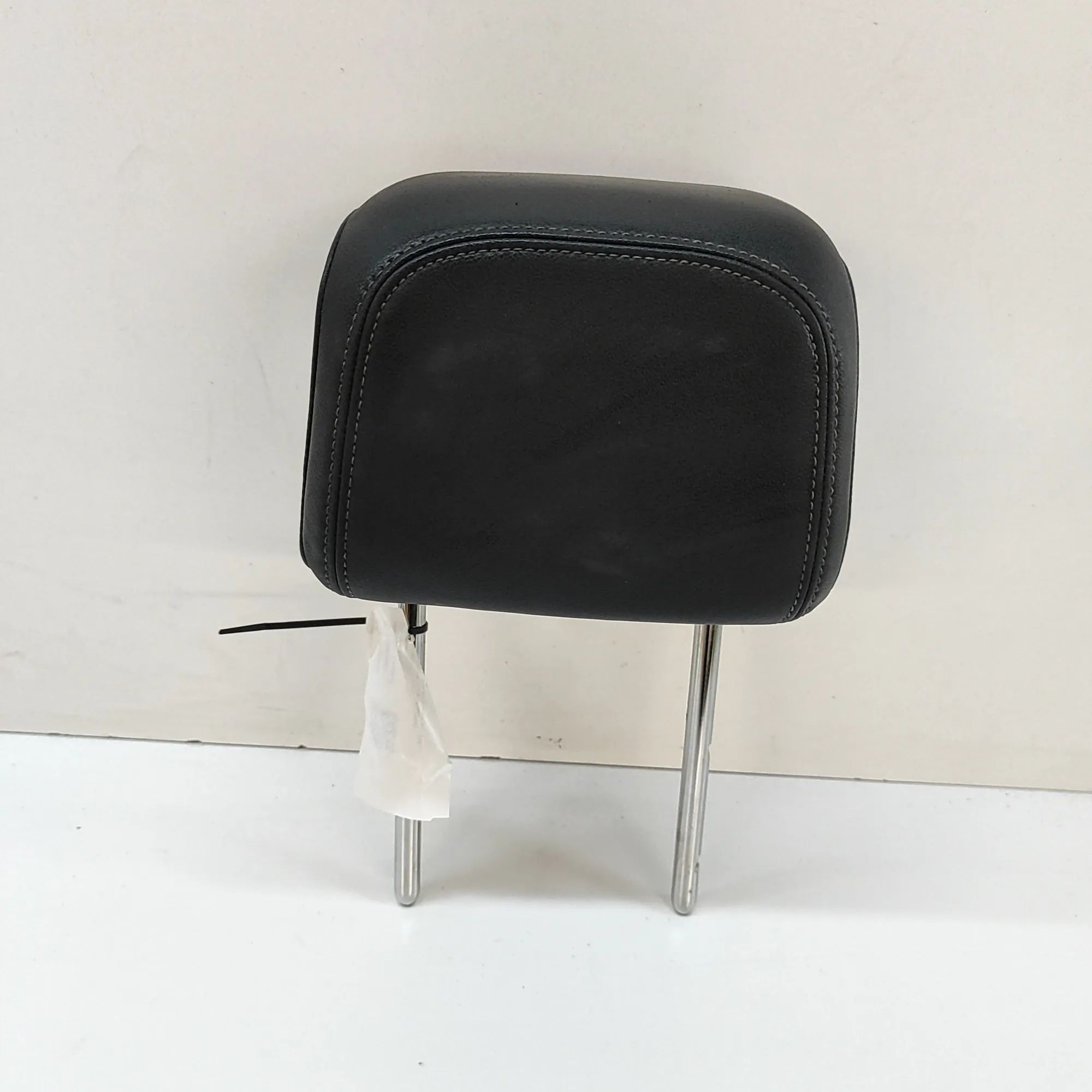 Volkswagen Touareg Headrest Headrest — VW TOUAREG (CR7) (2017-...) — 760885...