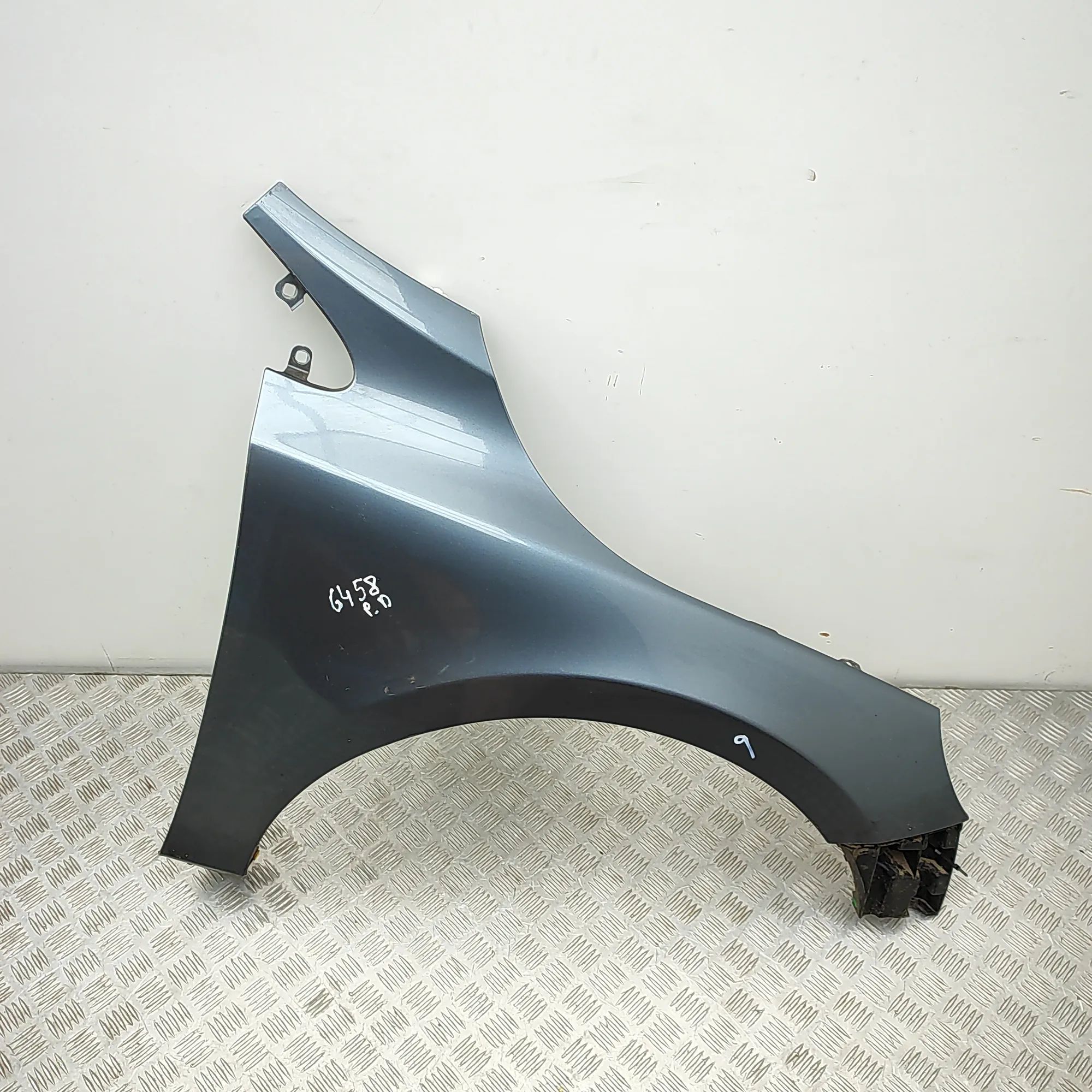 Volvo V40 Front Right Fender Front Right Fender — VOLVO V40 (Hatchback) (201...