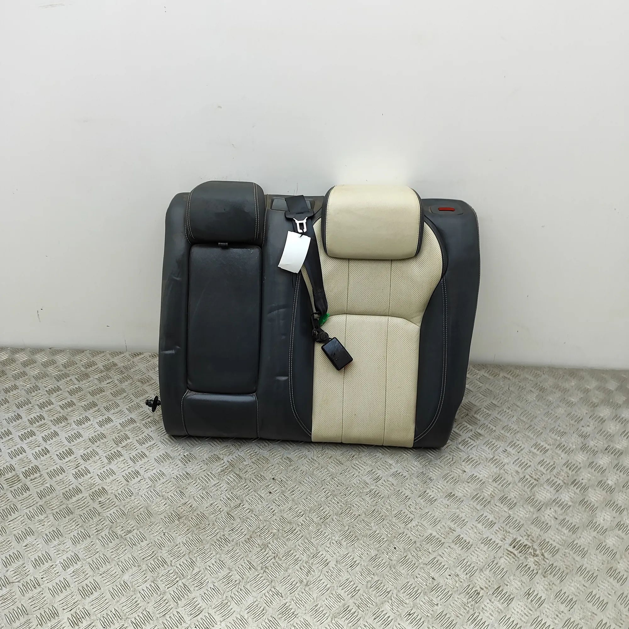 Land Rover Range Rover Evoque Rear seat Rear seat — LAND ROVER RANGE ROVER EVOQUE (L538...