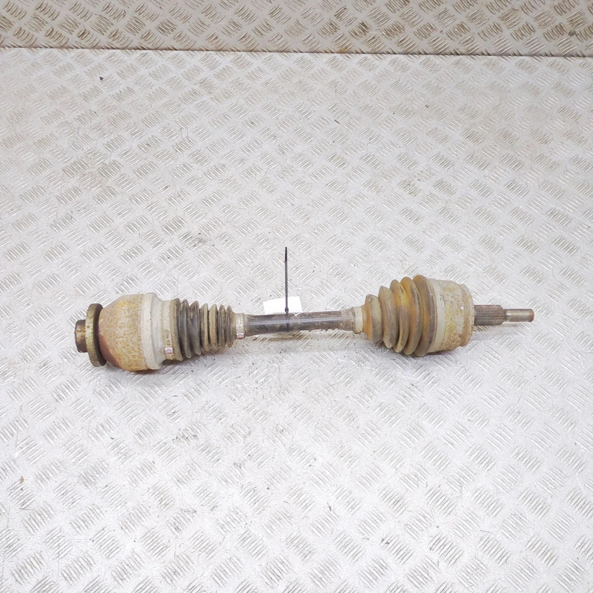 Volkswagen Transporter (T6, Caravelle, Multivan) Front Left Driveshaft Front Left Driveshaft — VW TRANSPORTER (VI T6 M...