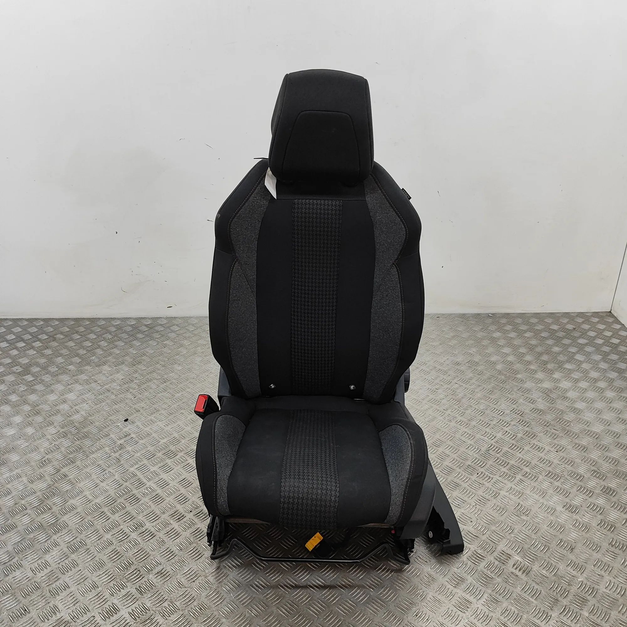 Peugeot 3008 Front Left Seat
