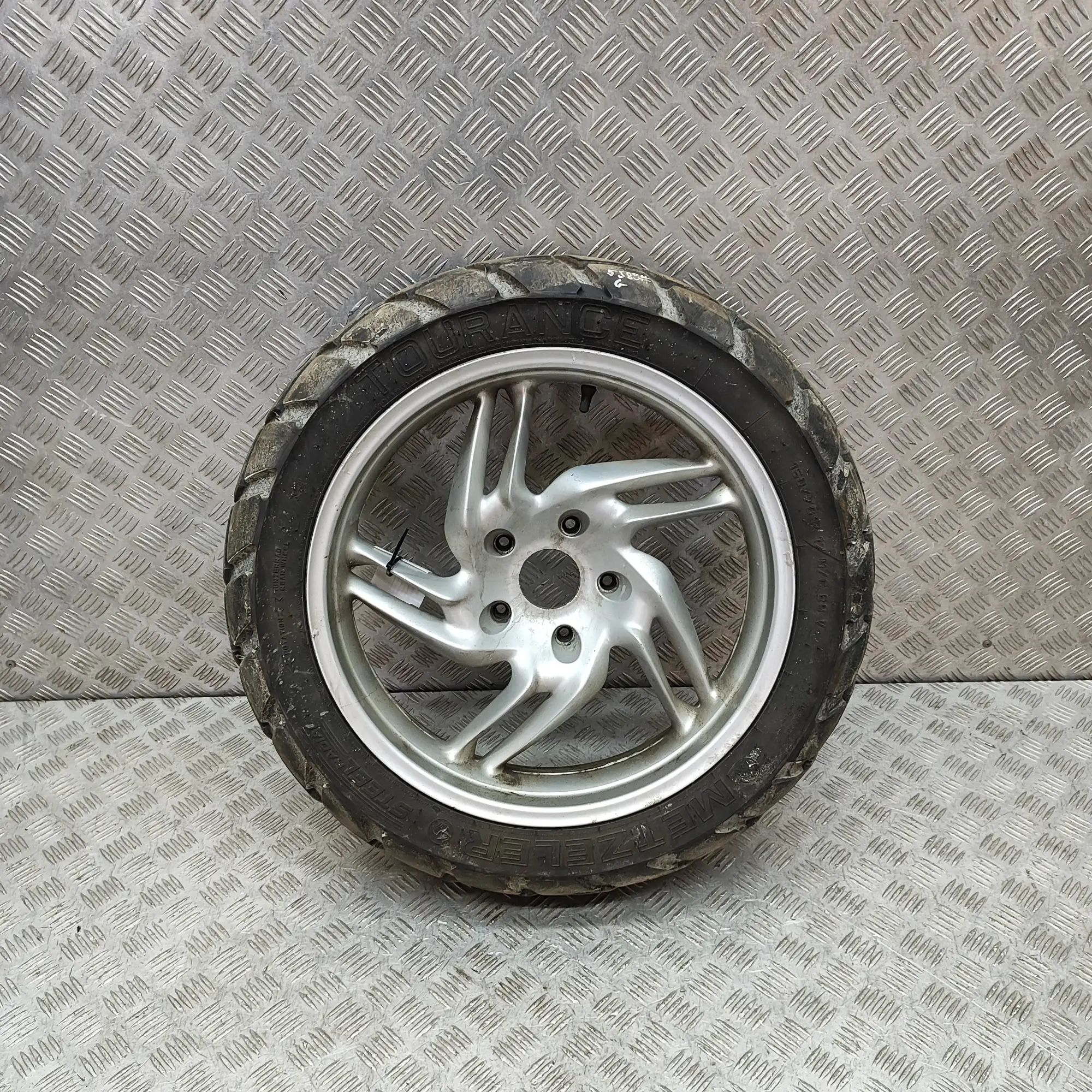 Rear wheel alloy rim