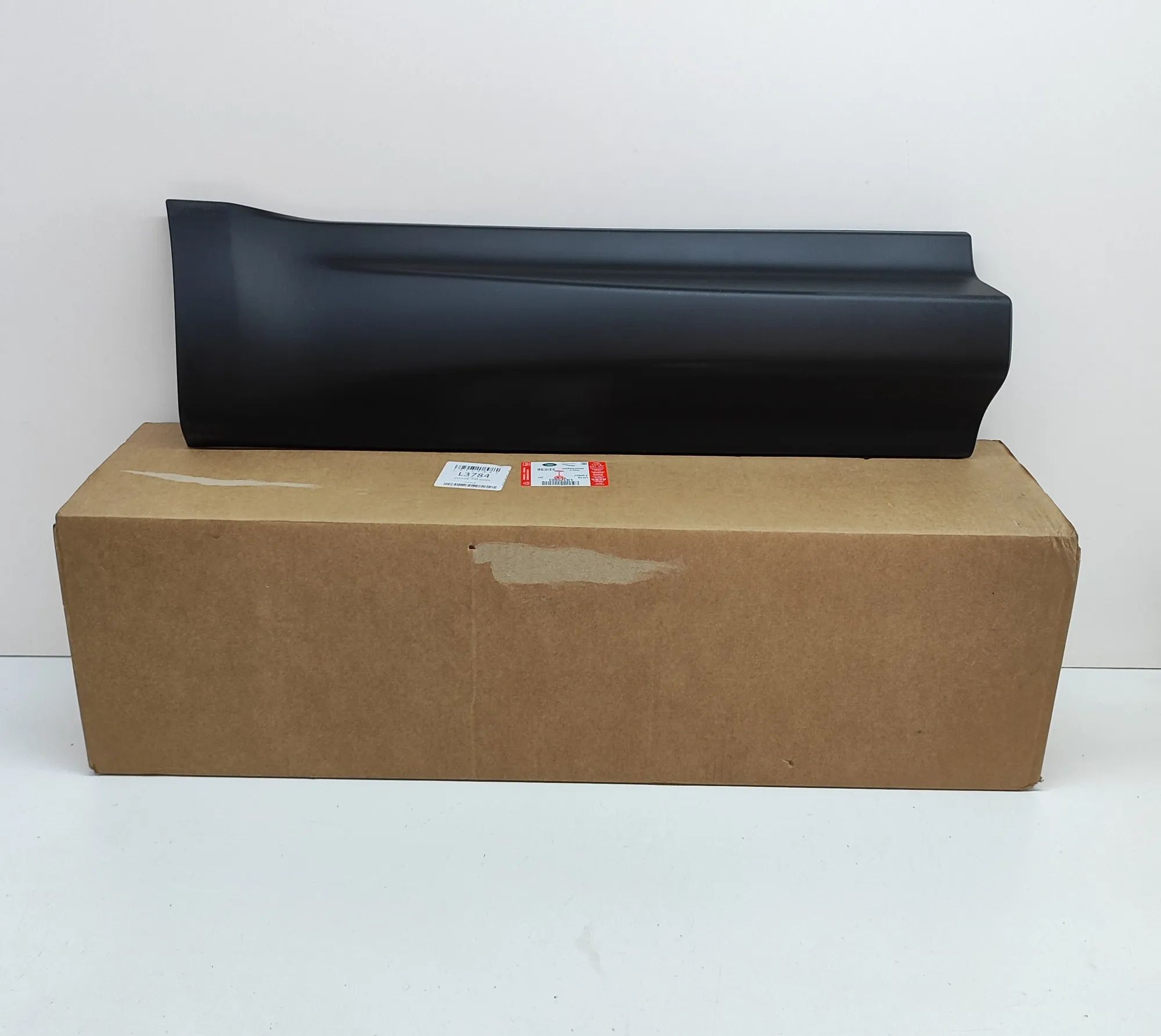 Land Rover Range Rover Evoque Lower door moulding — rear left Lower door moulding — rear left — LAND ROVER RA...