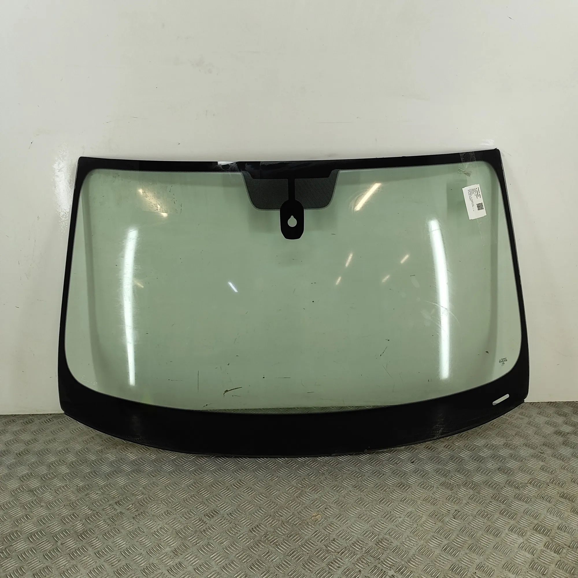 Volkswagen Touareg Front Windshield Front Windshield — VW TOUAREG (7P5) (2009-2018)...