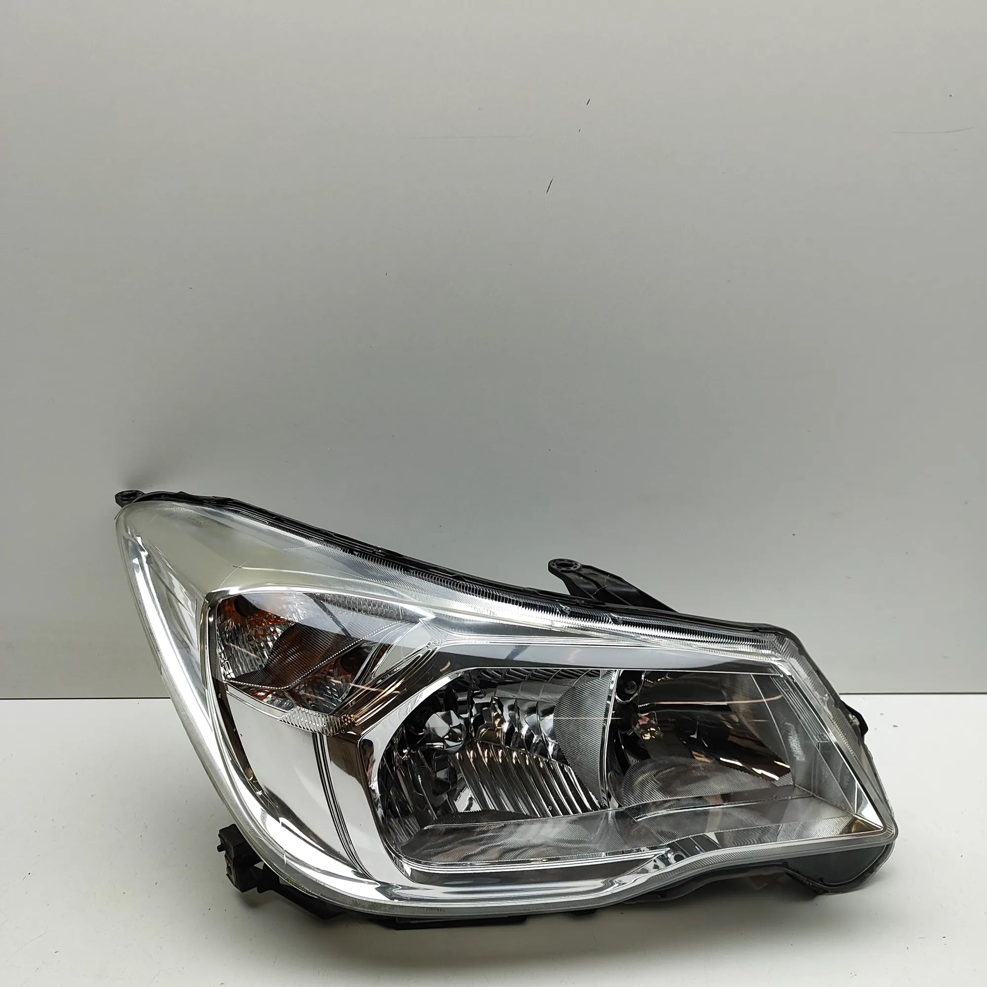 Subaru Forester Front Right Headlight Front Right Headlight — SUBARU FORESTER (SJ) (2...