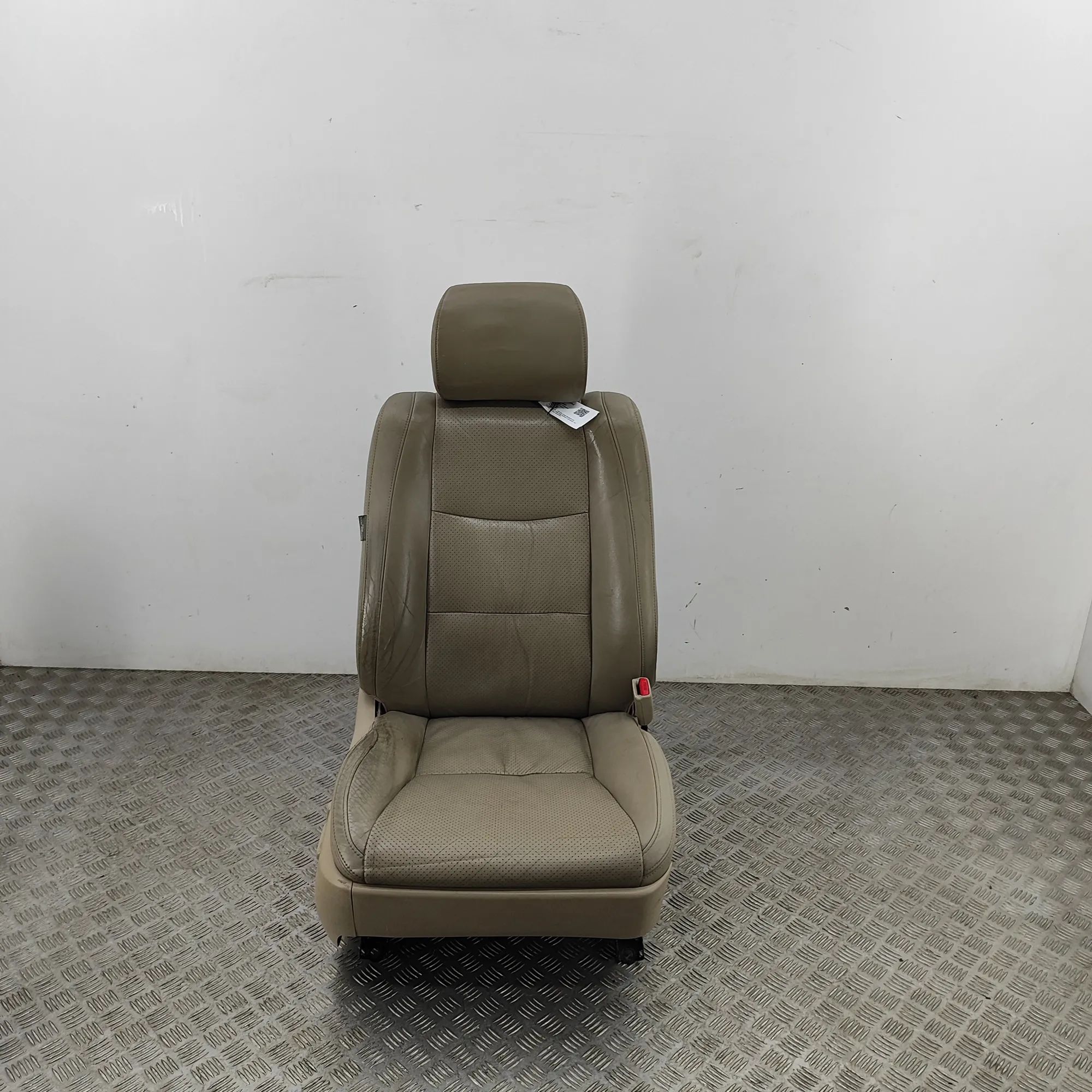 Toyota Land Cruiser 100 Front Right Seat Front right seat — TOYOTA LAND CRUISER (120 _J1...