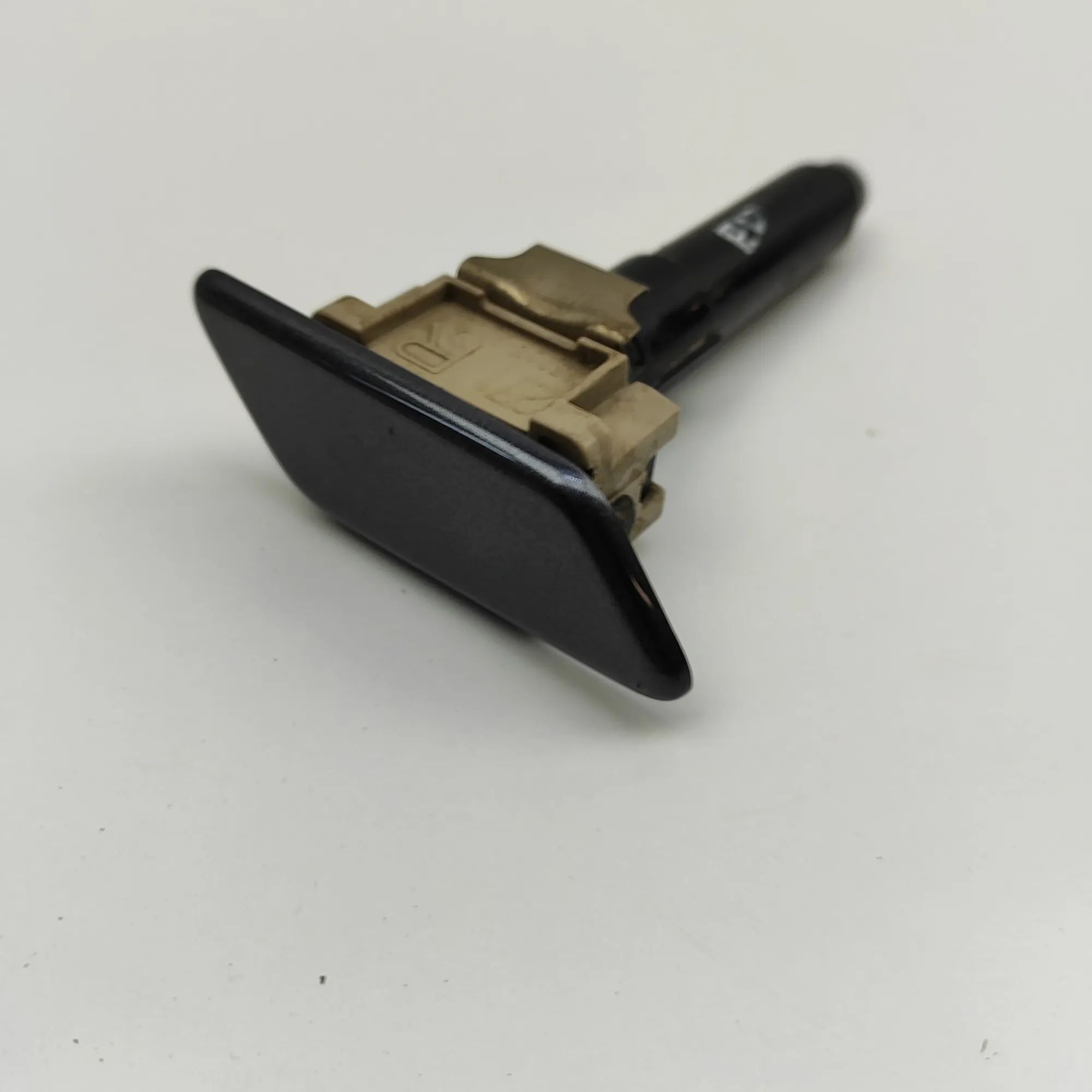Toyota Land Cruiser 150 Headlight washer pump — right Headlight washer pump — right — TOYOTA LAND CRU...