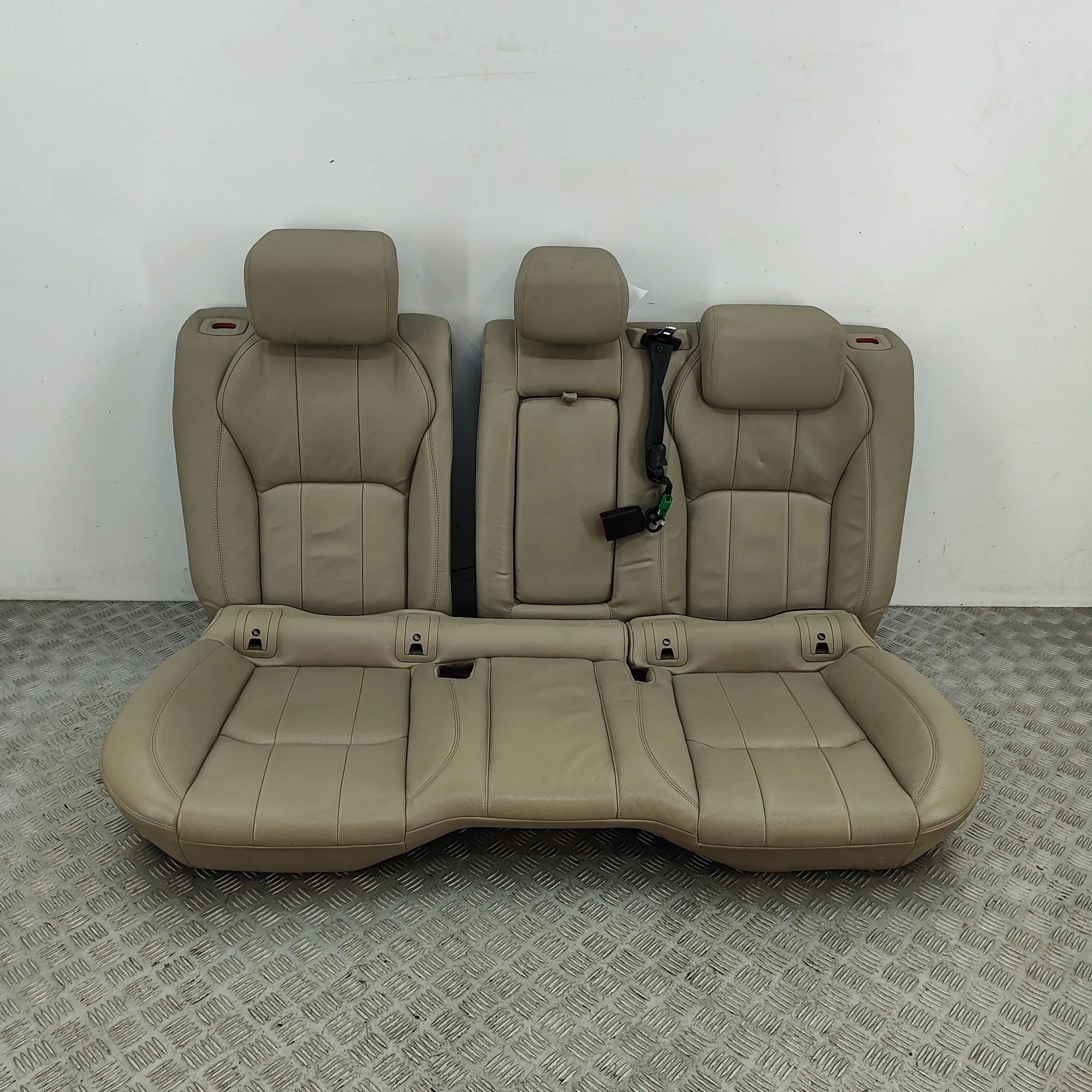 Land Rover Range Rover Evoque Rear seat Rear seat — LAND ROVER RANGE ROVER EVOQUE (L538...
